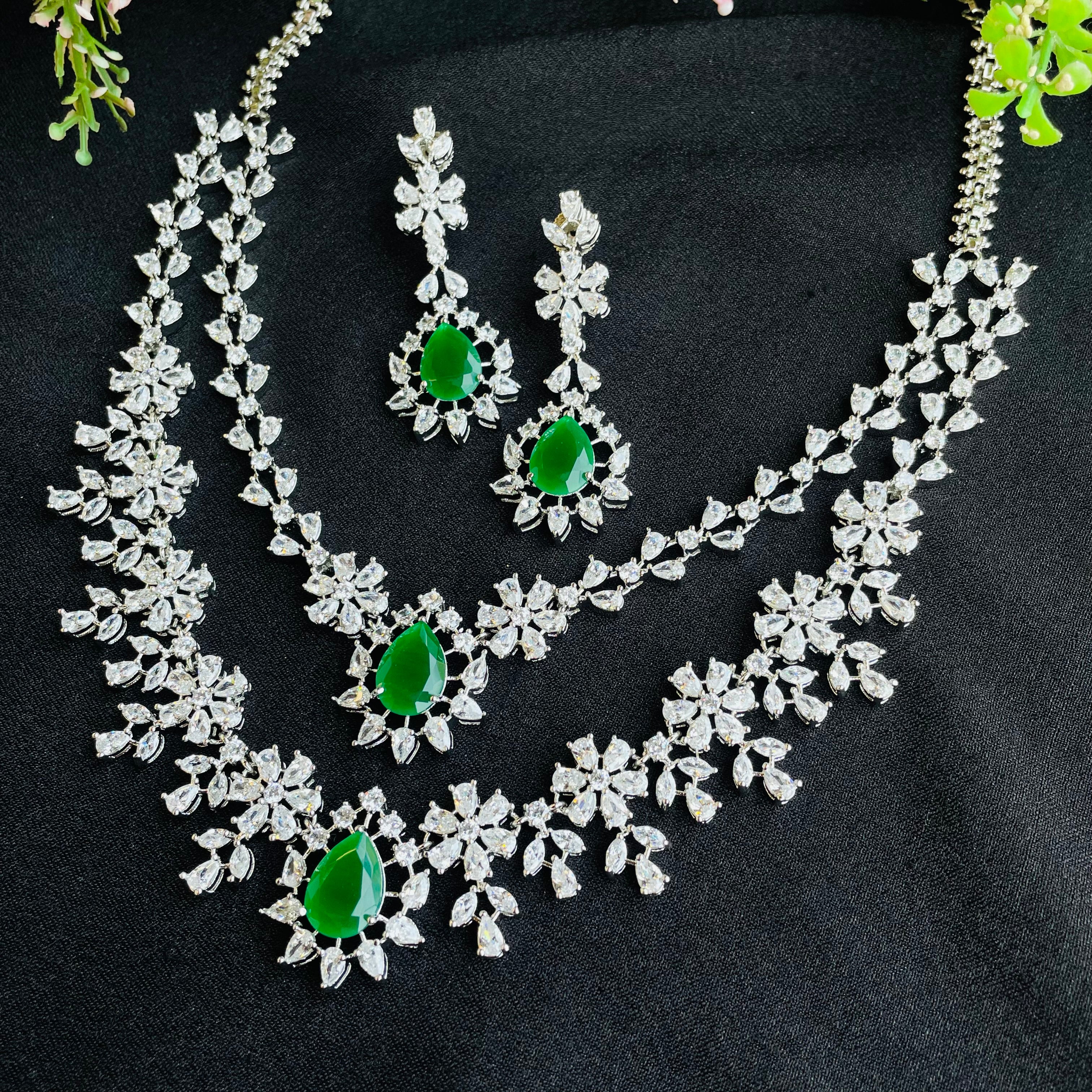 Ad Lexie Neckpiece