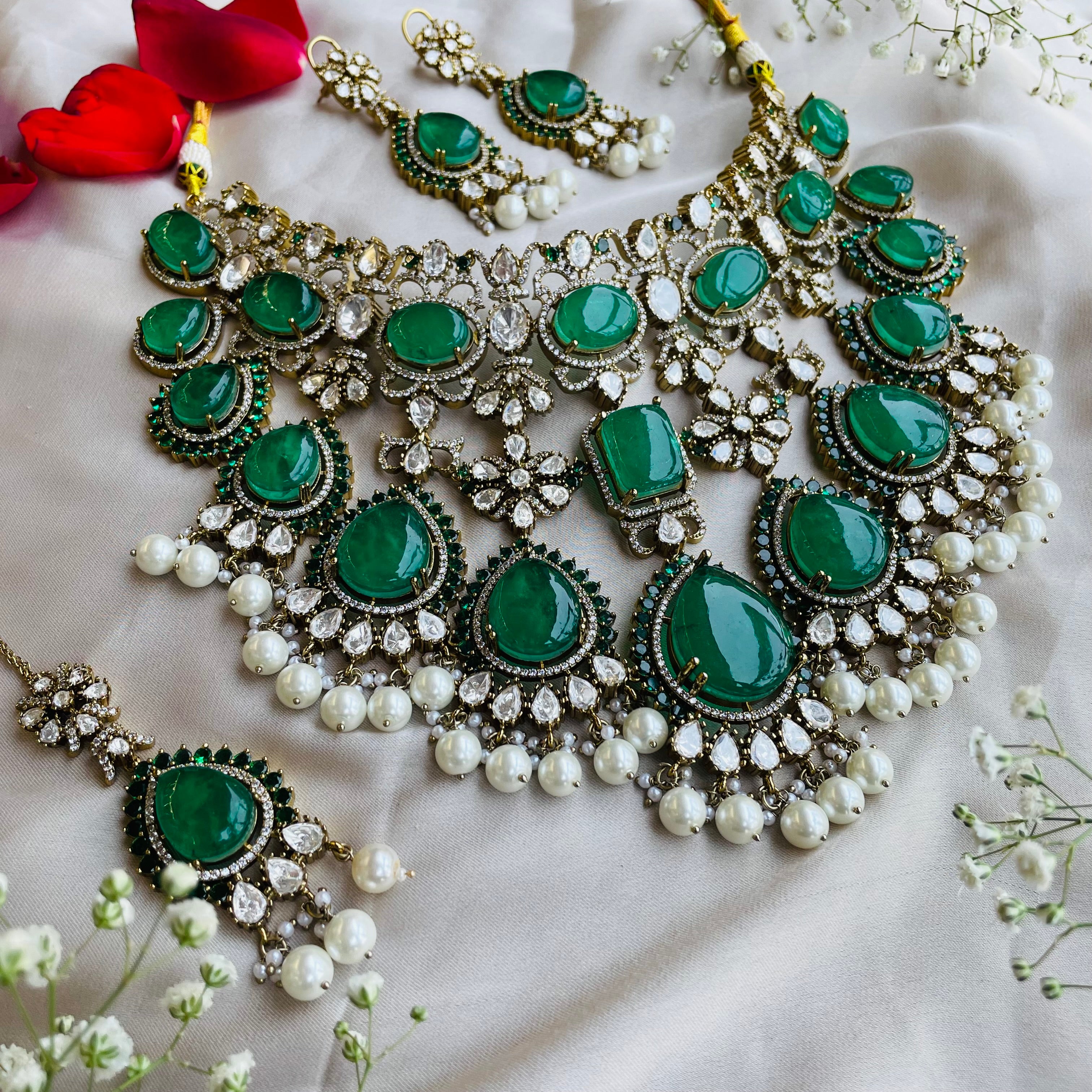 Nayaab Arshima Polki neckpiece