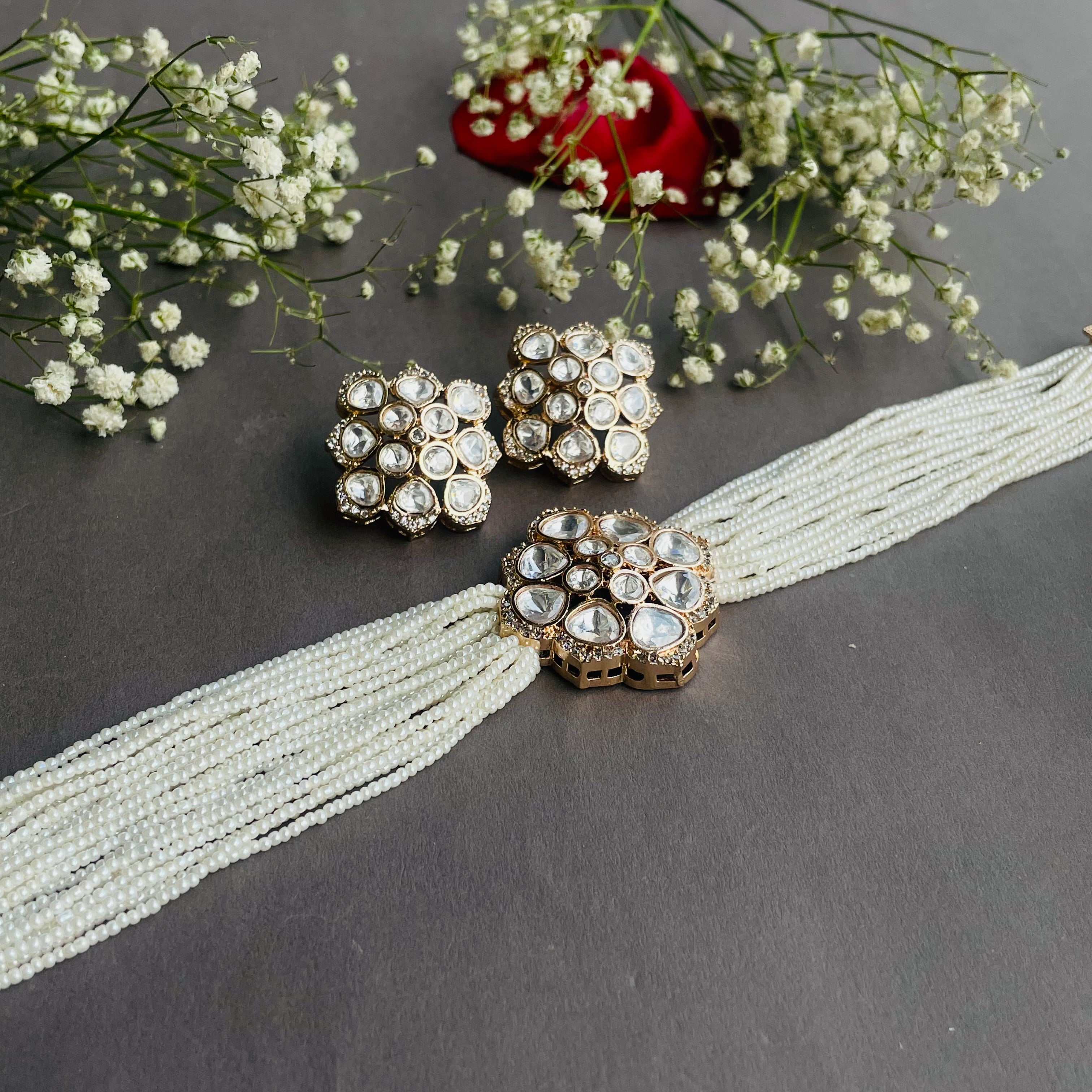 Nayaab Sara choker