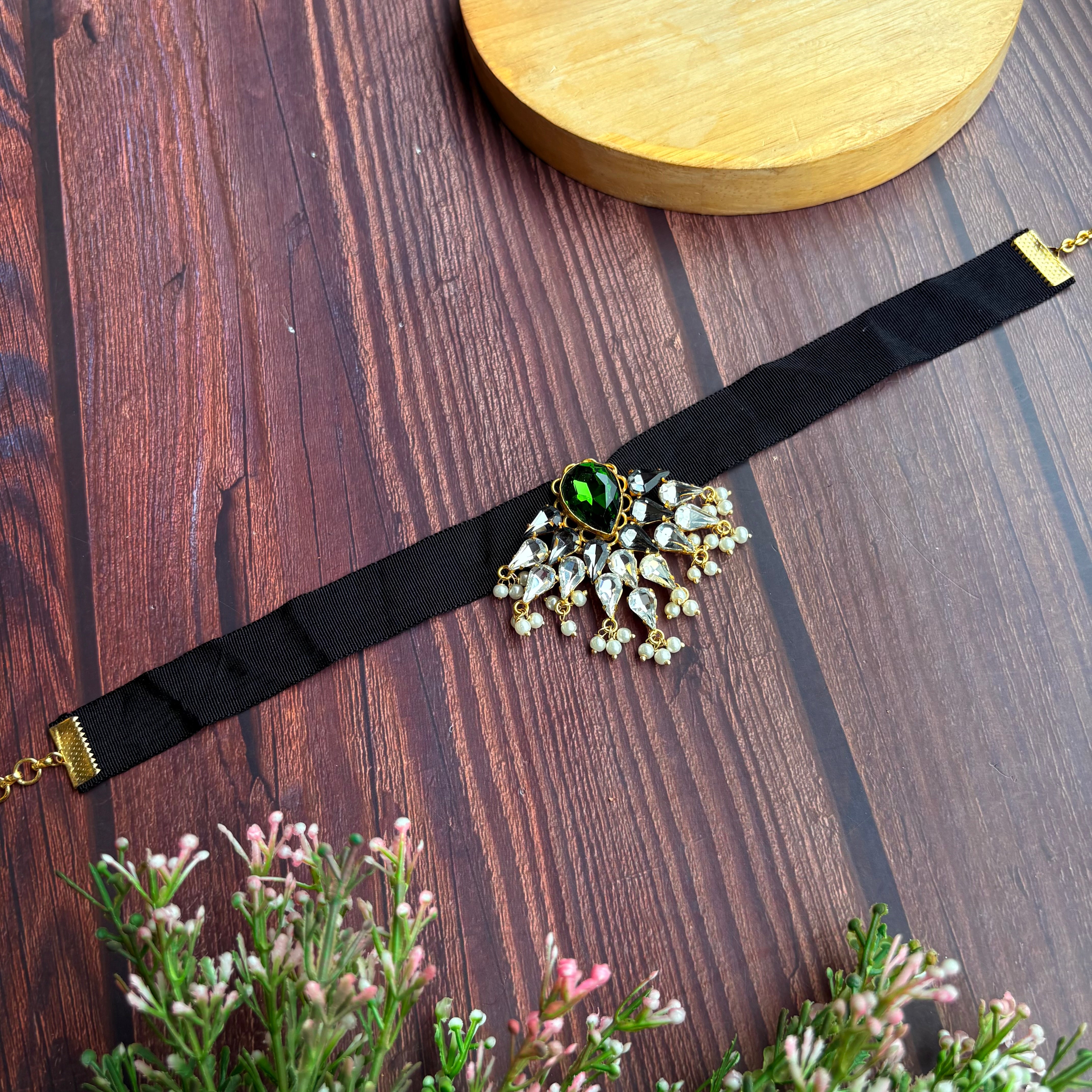 Noir Majesty Choker