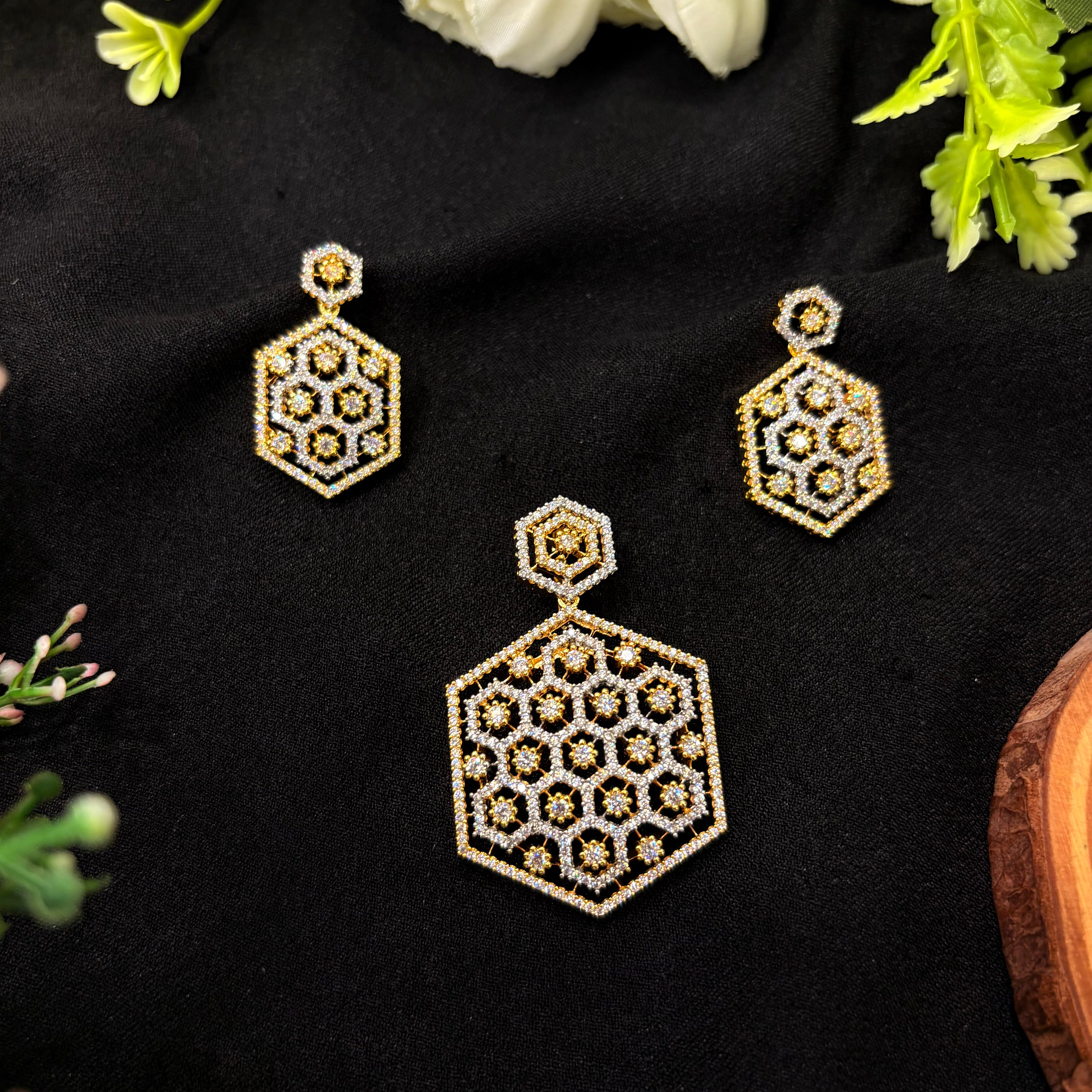 Kairavi Pendant Set