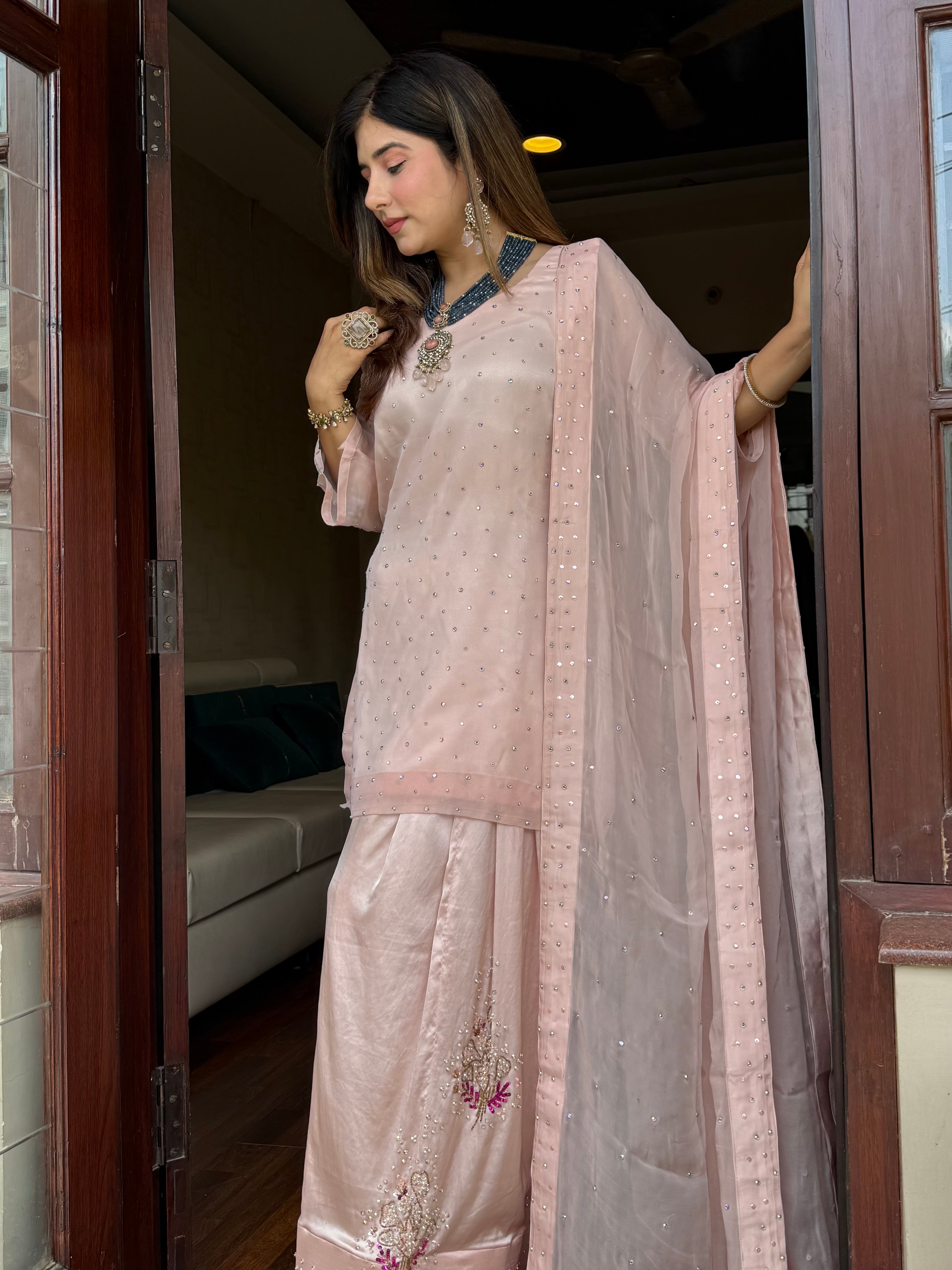 VS Gulabi Noor Suit Set