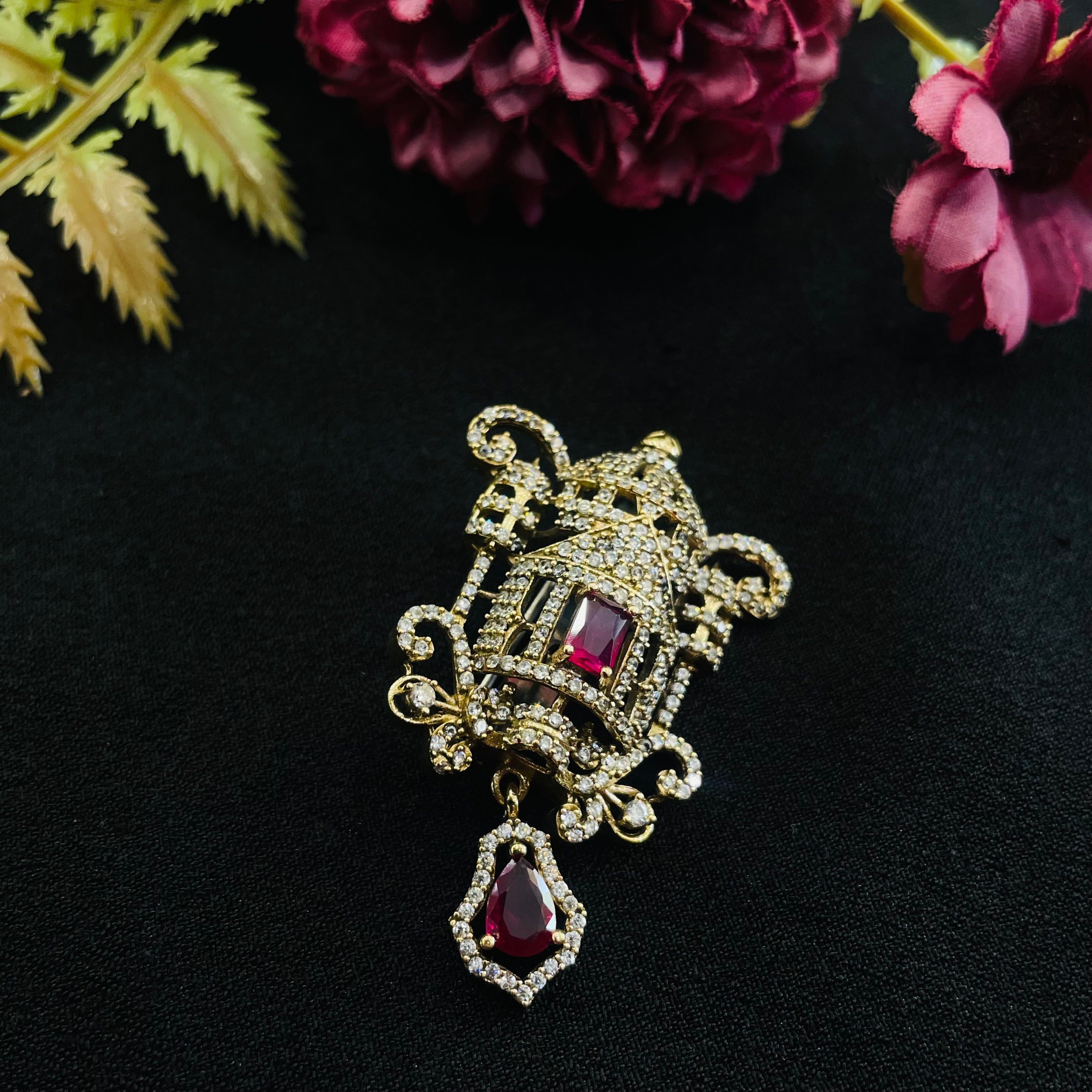 Nayaab Bessie brooch