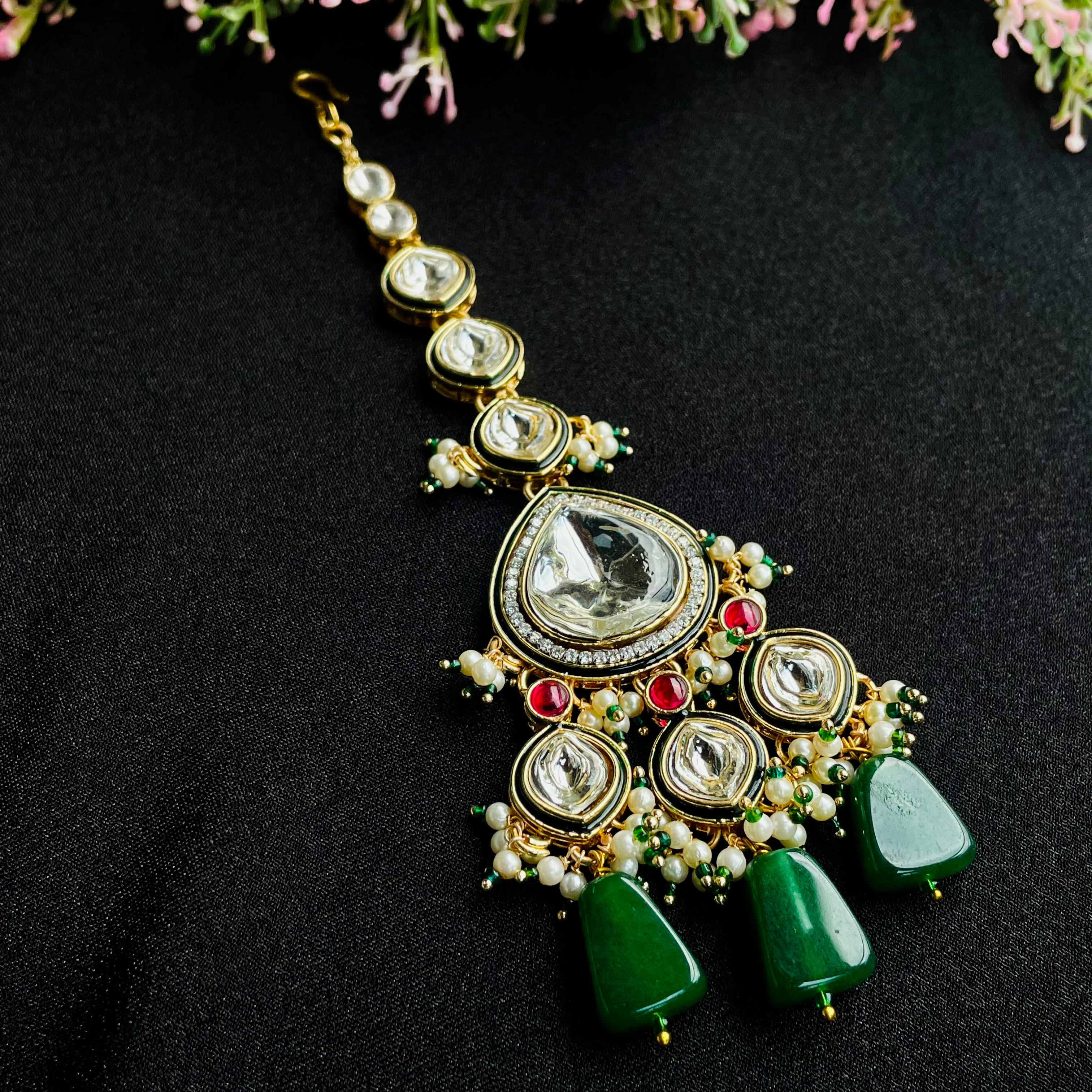 Nayaab Lavanya Polki Tikka