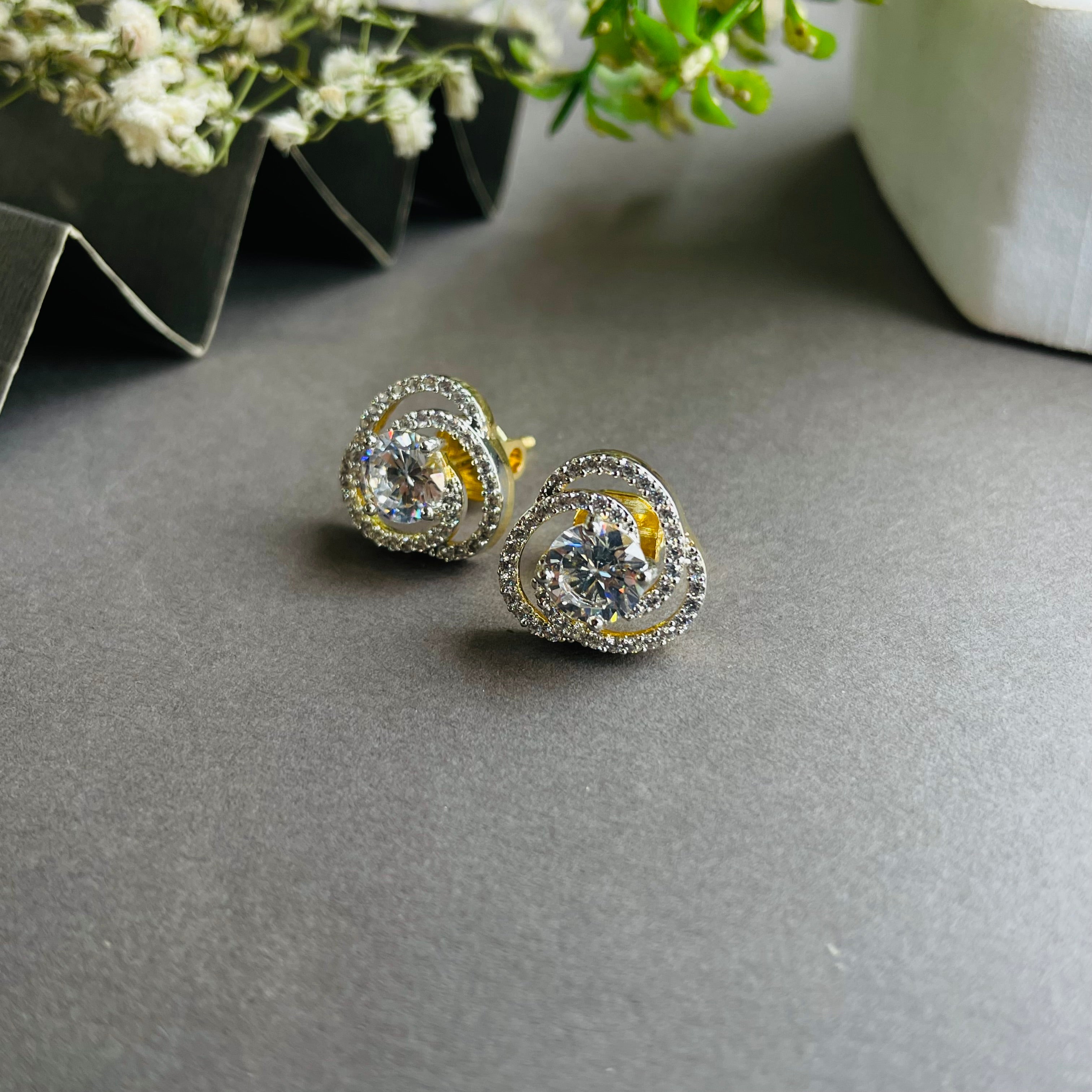 Ad Arrow studs