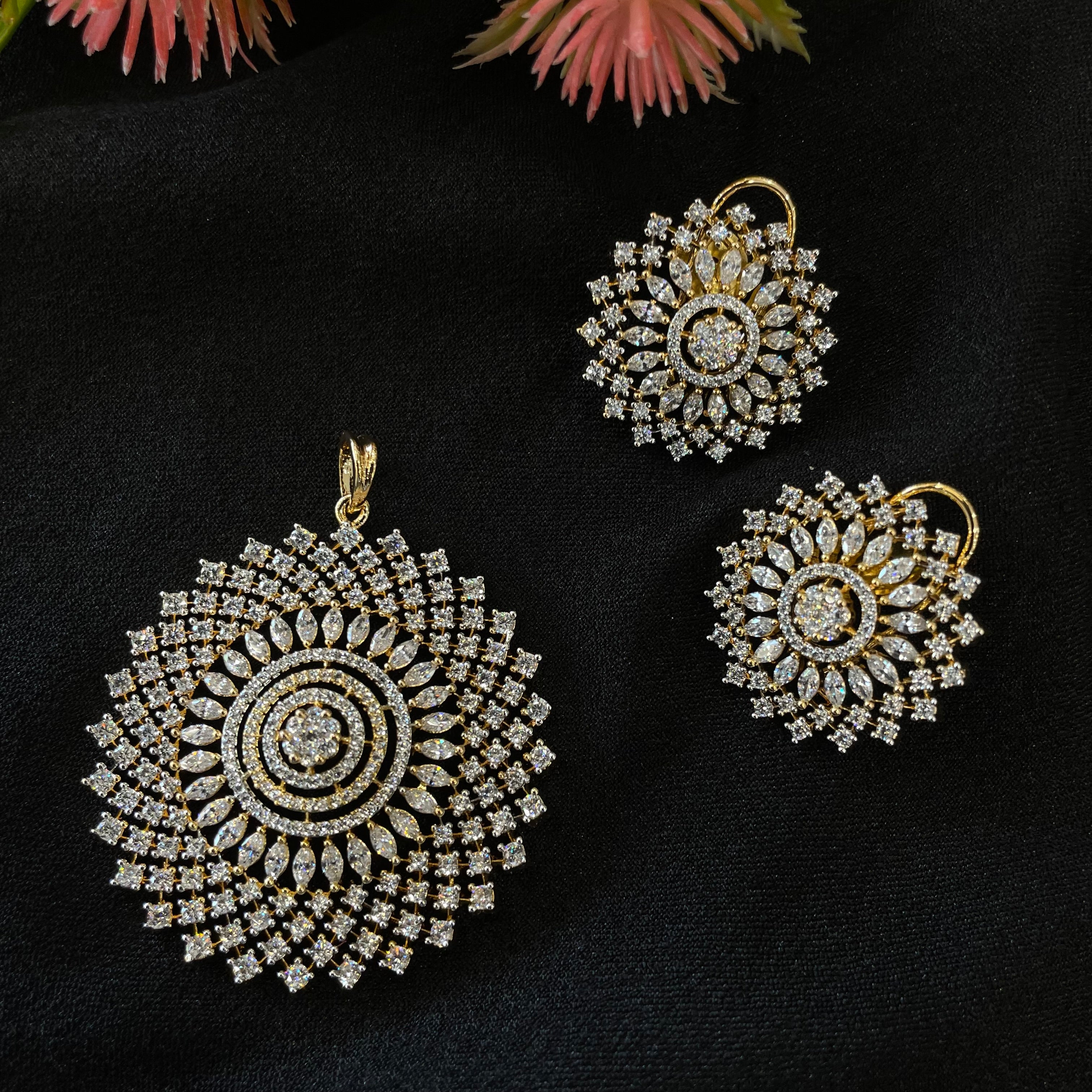 AD Myra Pendant Set