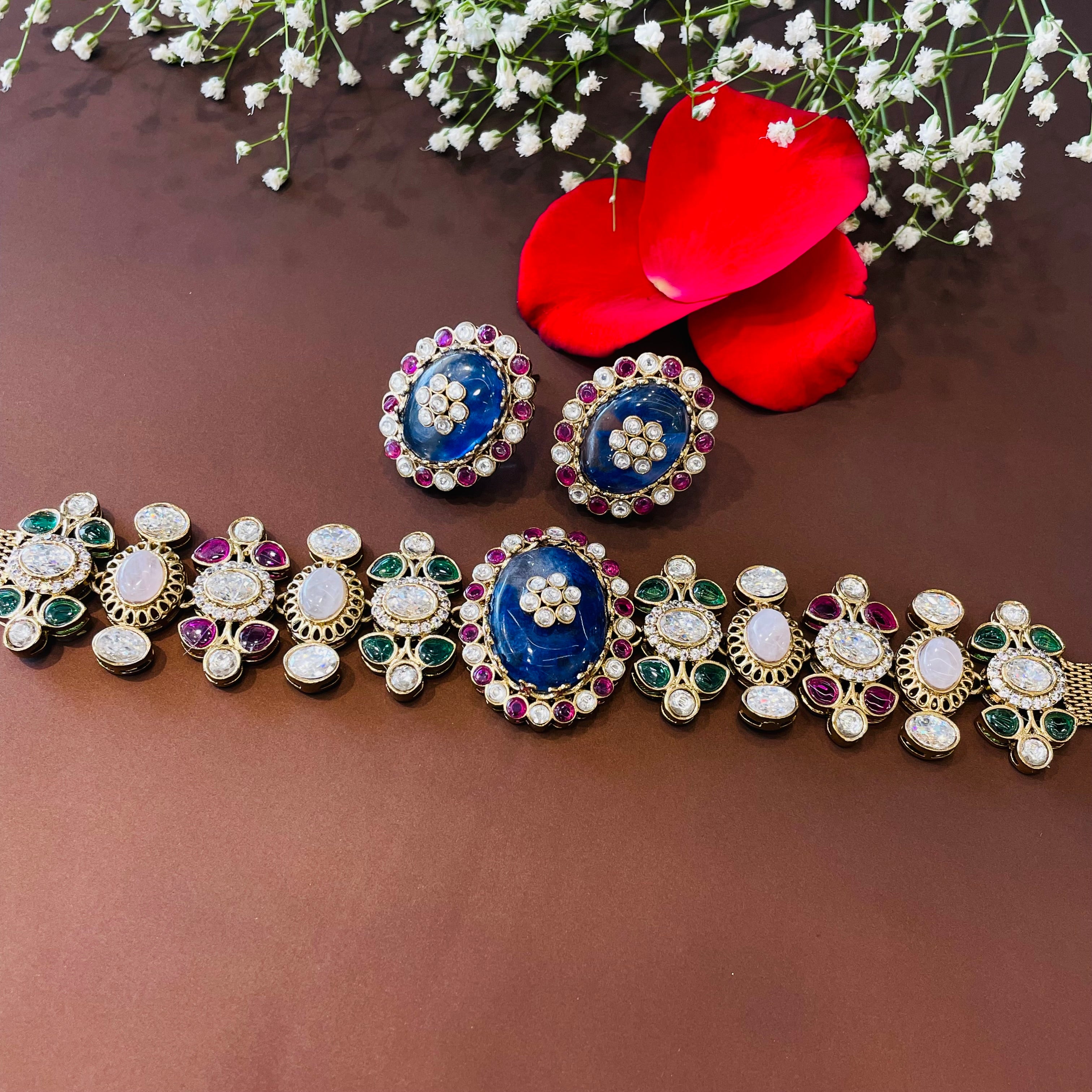 Nayaab Vanya Choker
