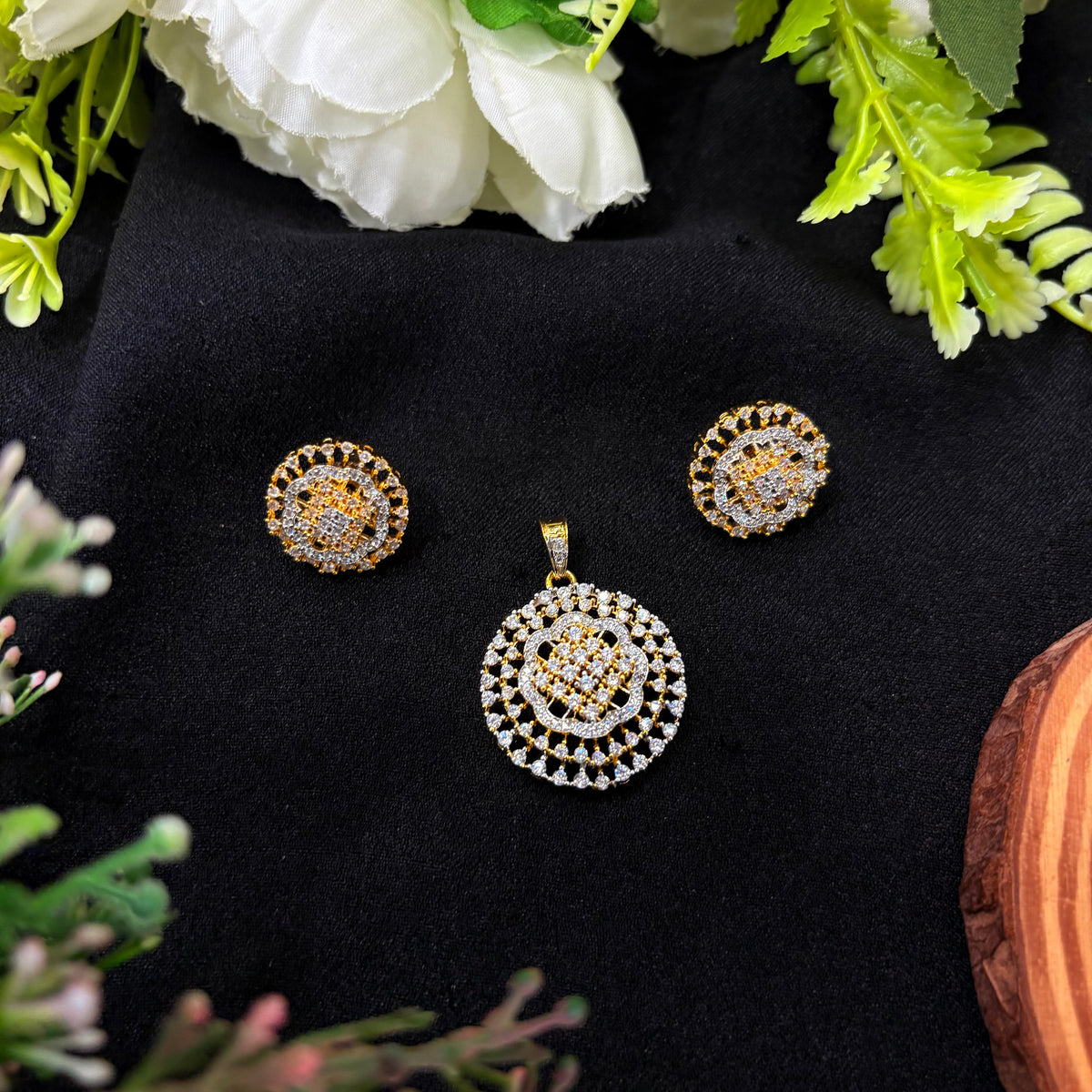 Vamika Pendant set