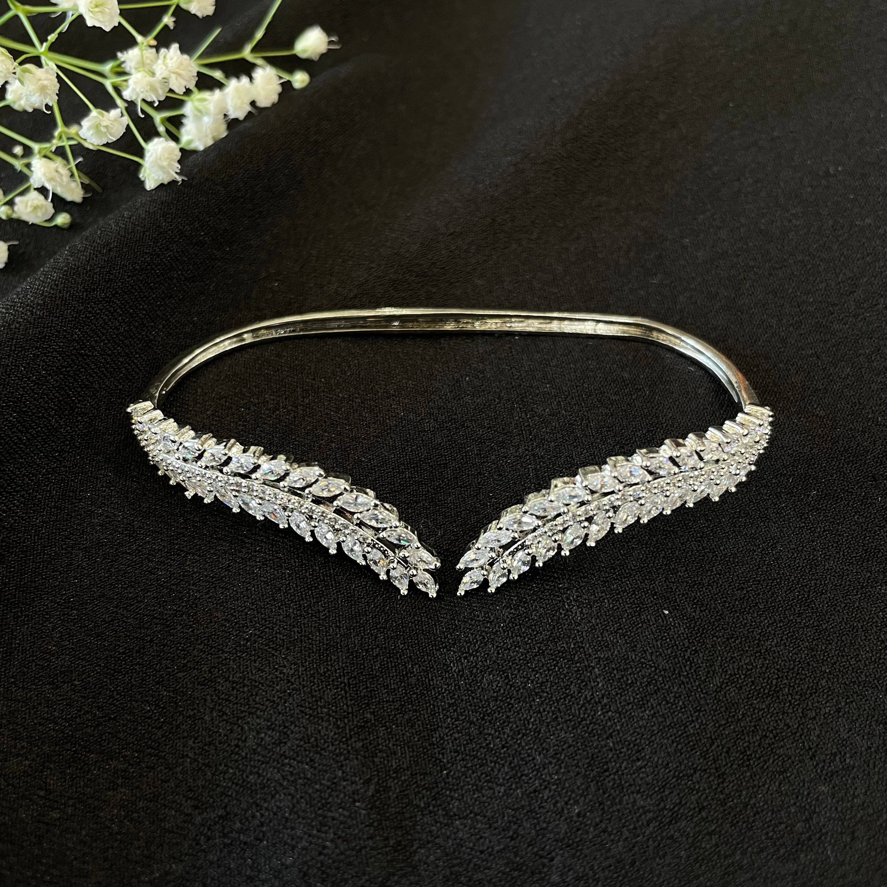 Ad Elara Hand Cuff with ring