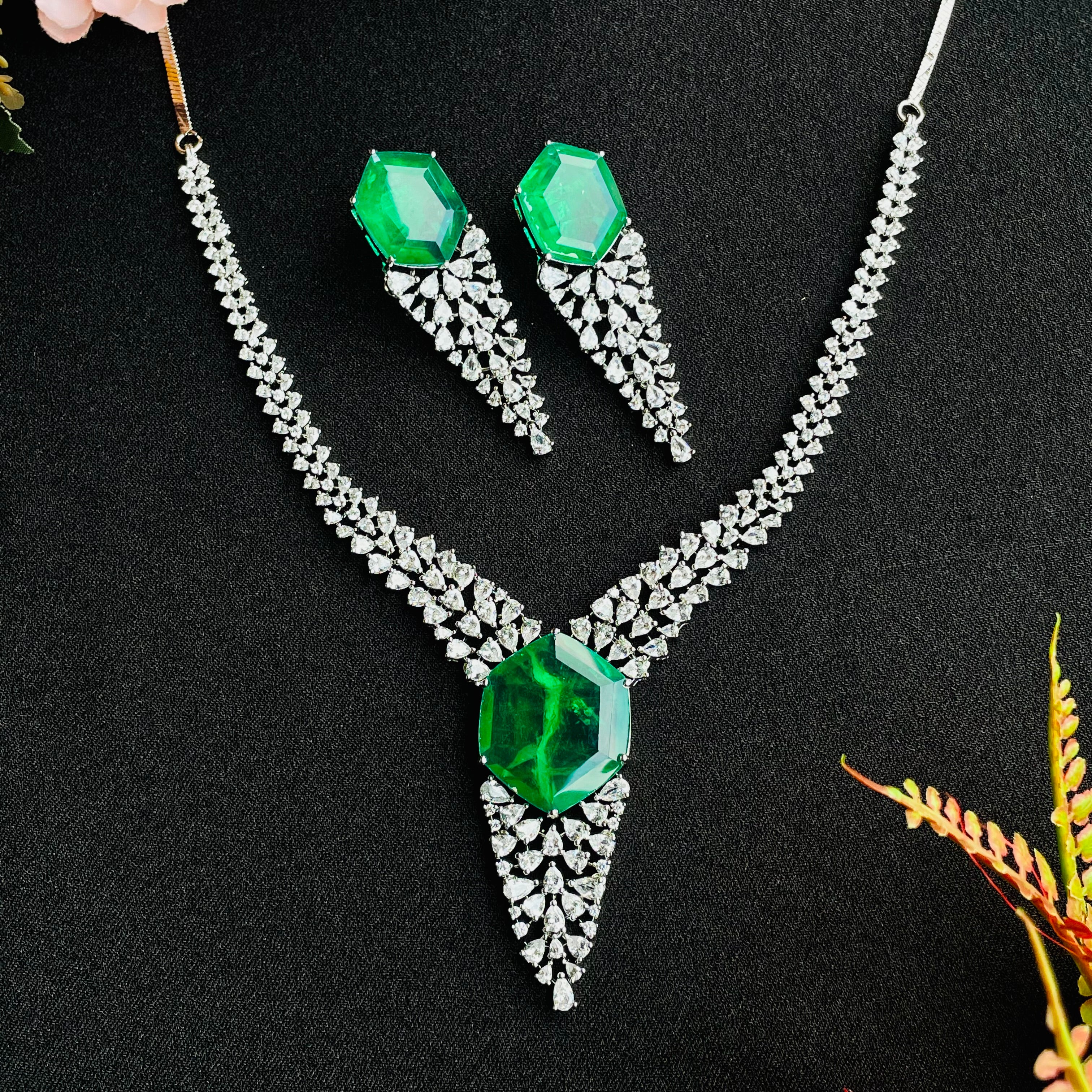 Ad Sharin Neckpiece