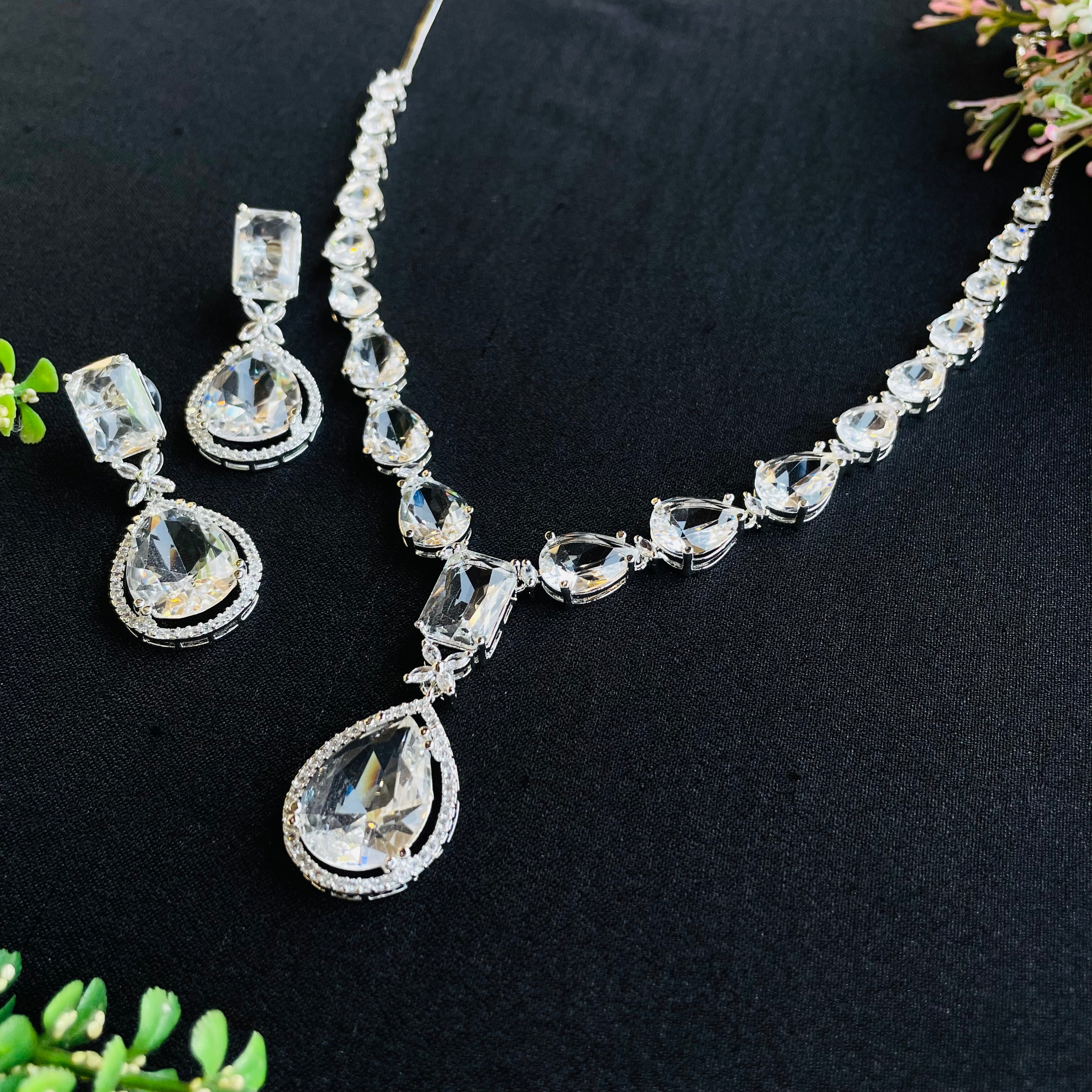 kiara emerald ad Neckpiece