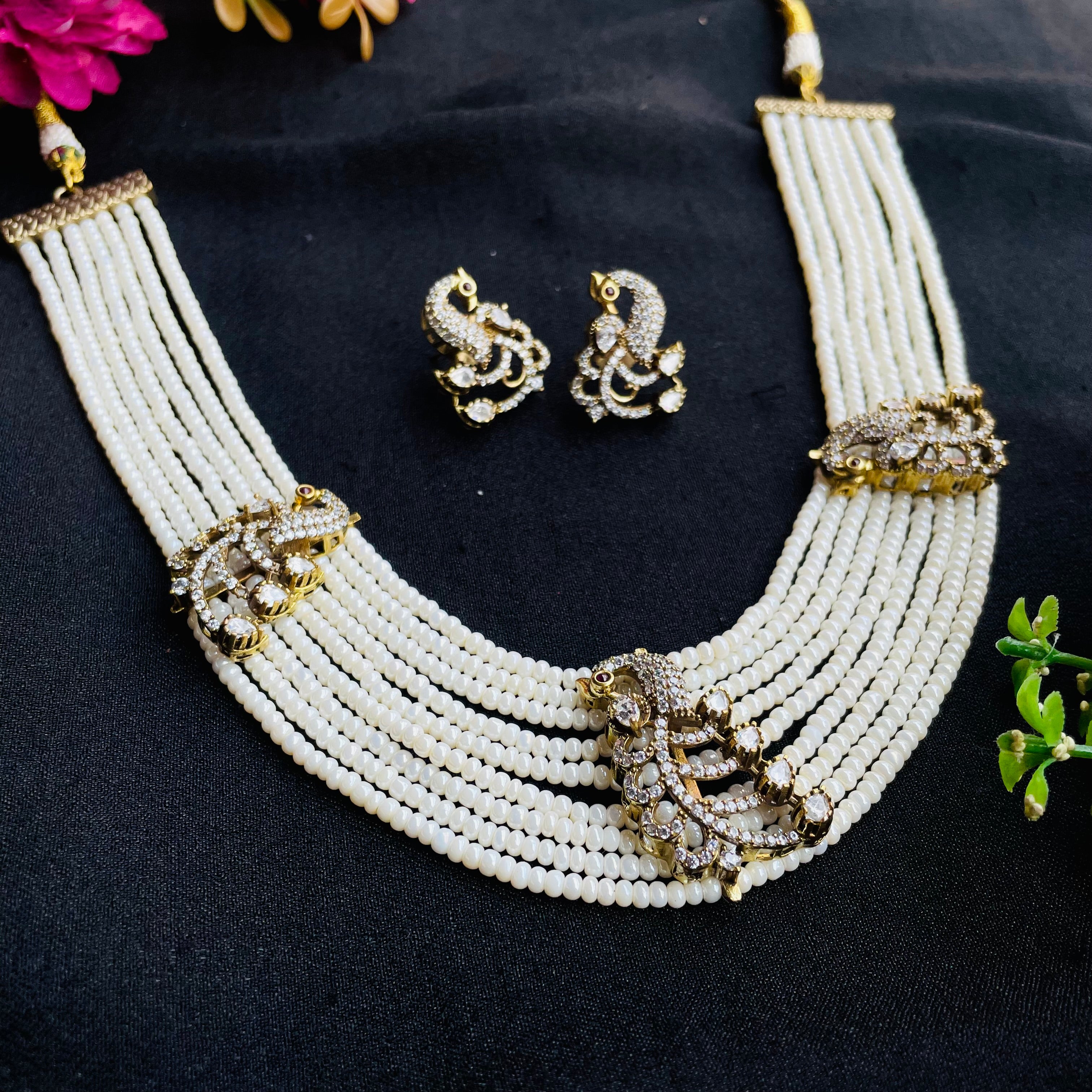 Nayaab kainaat neckpiece