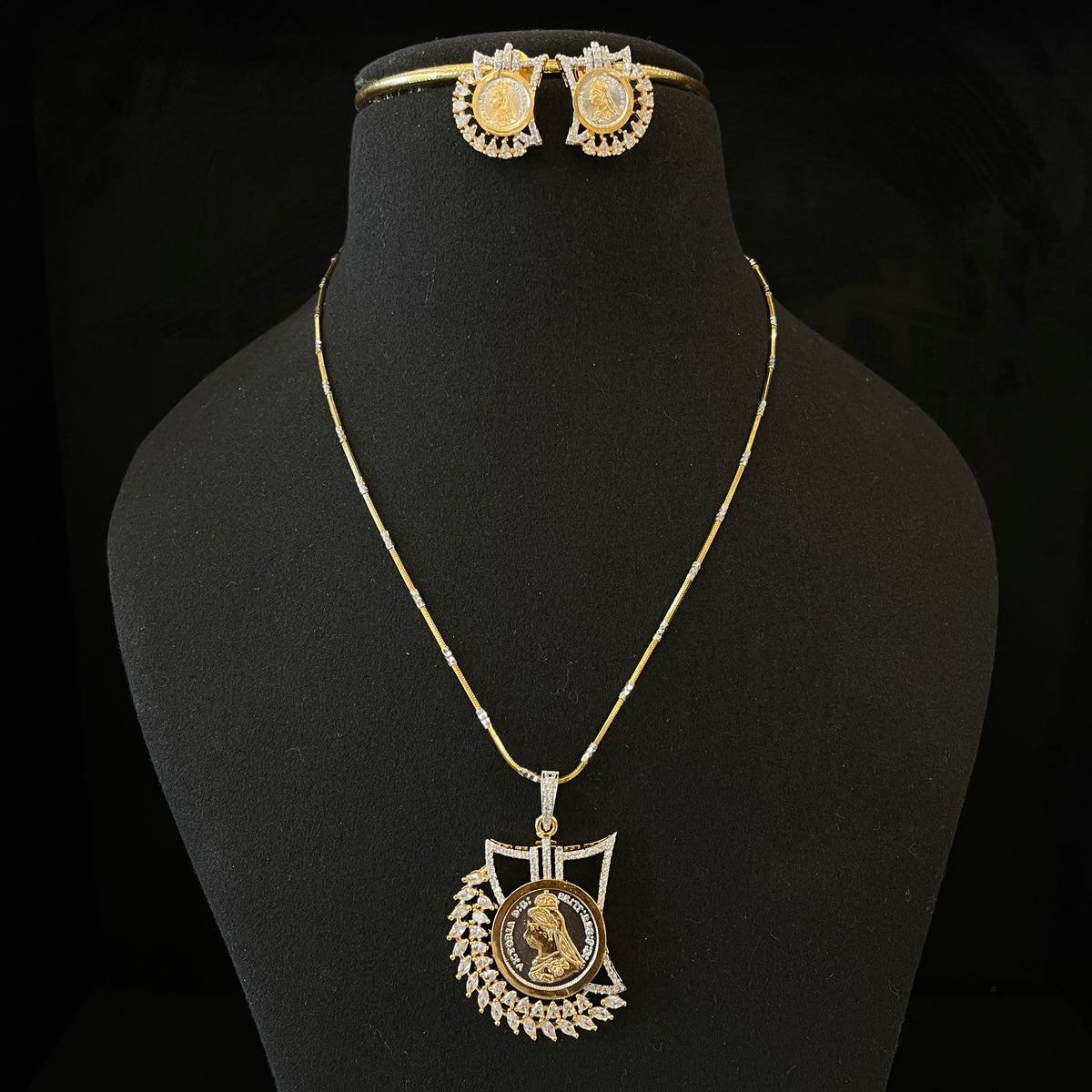 AD Zara coin Pendant Set