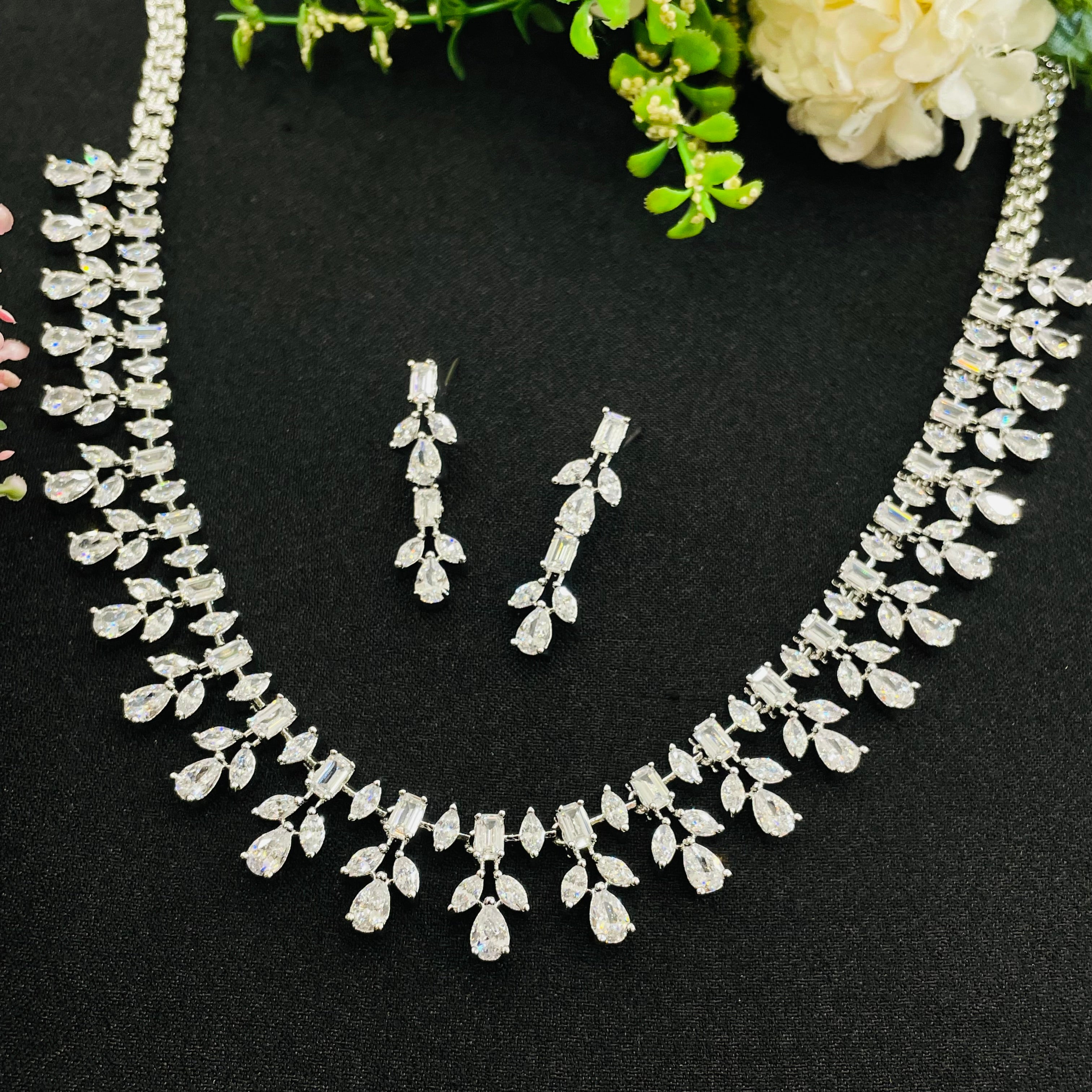 Ad Olivia Neckpiece