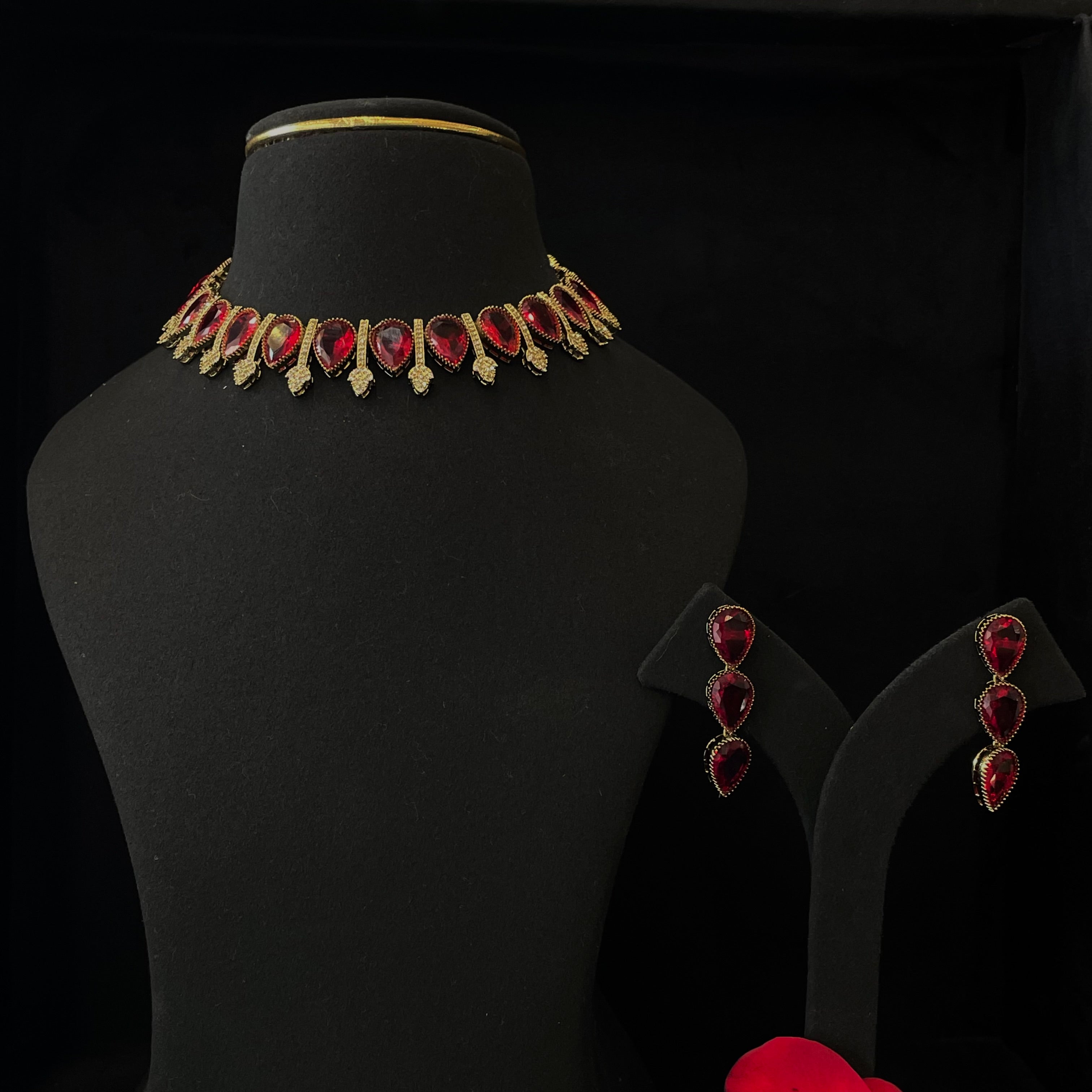 Nayaab Kavya Neckpiece