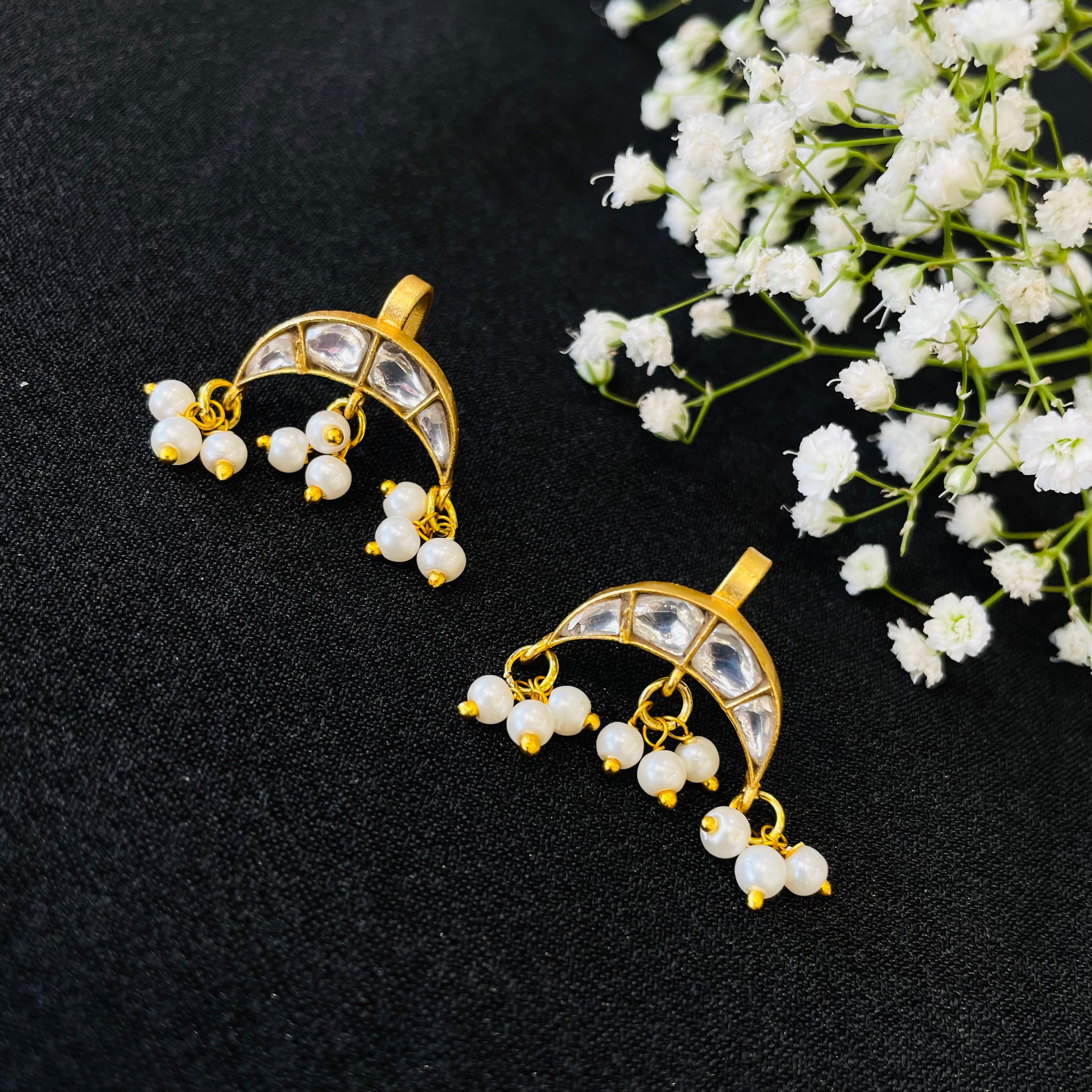 Nayaab Akira earclip