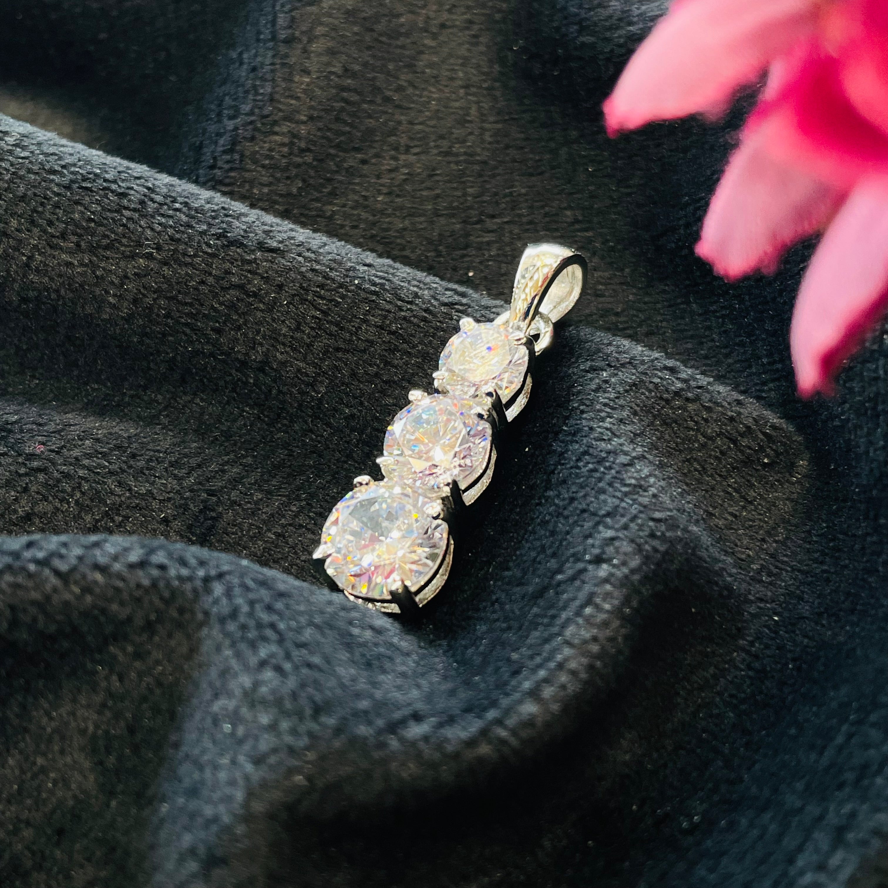 Vs Sterling Silver Pendant 04 3g Silver Polish