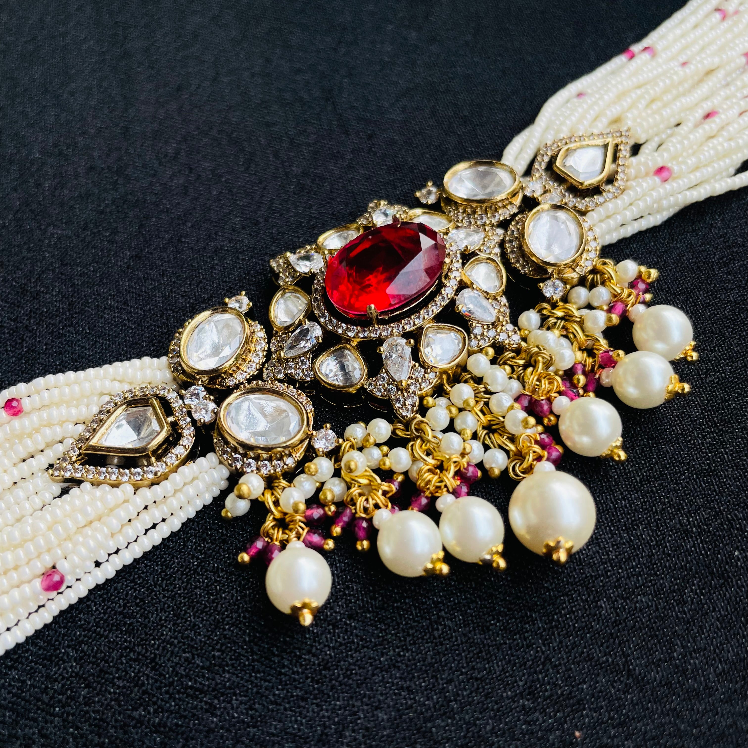 Nayaab Subi Pearl Choker