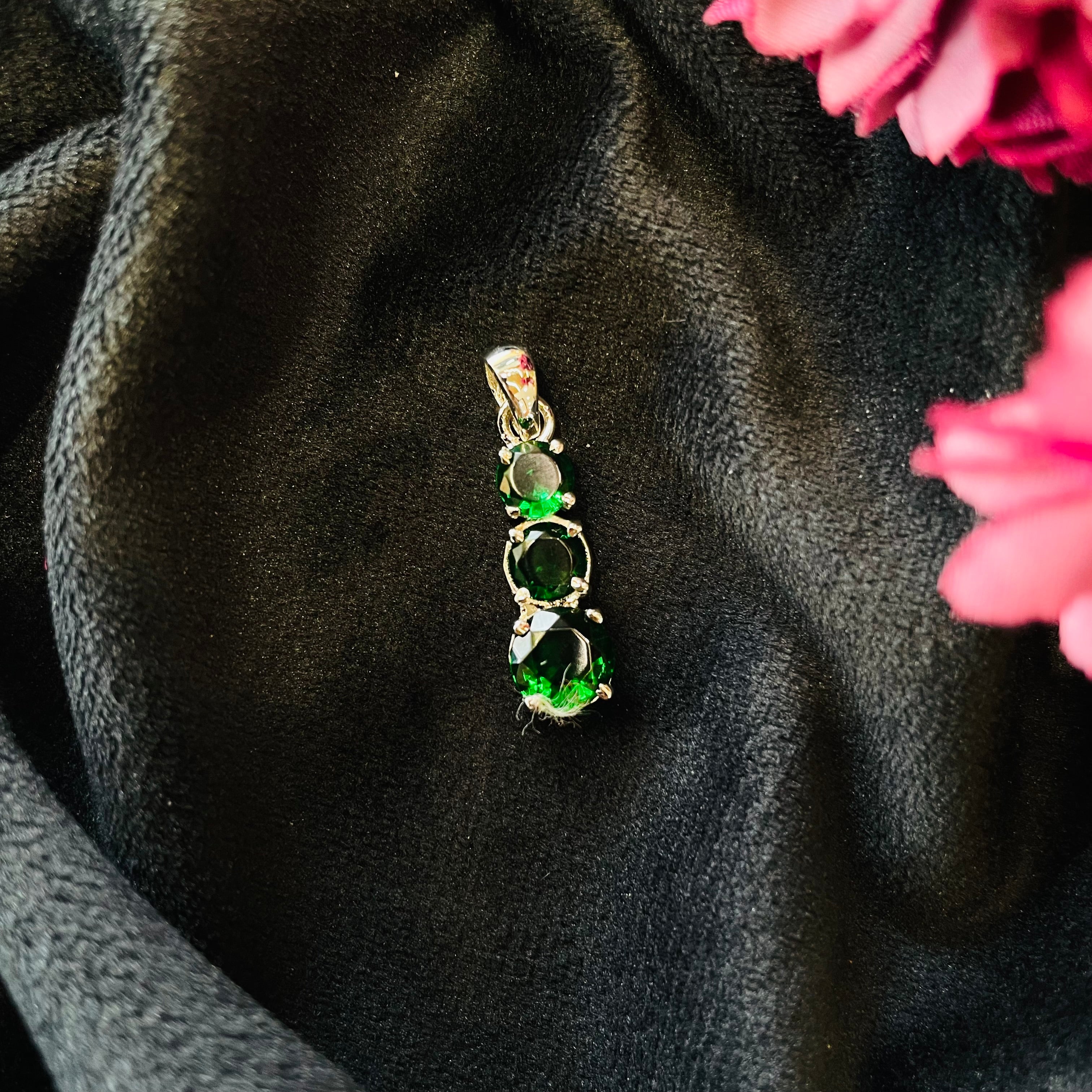 Vs Sterling Silver Pendant 04 3g Silver Polish