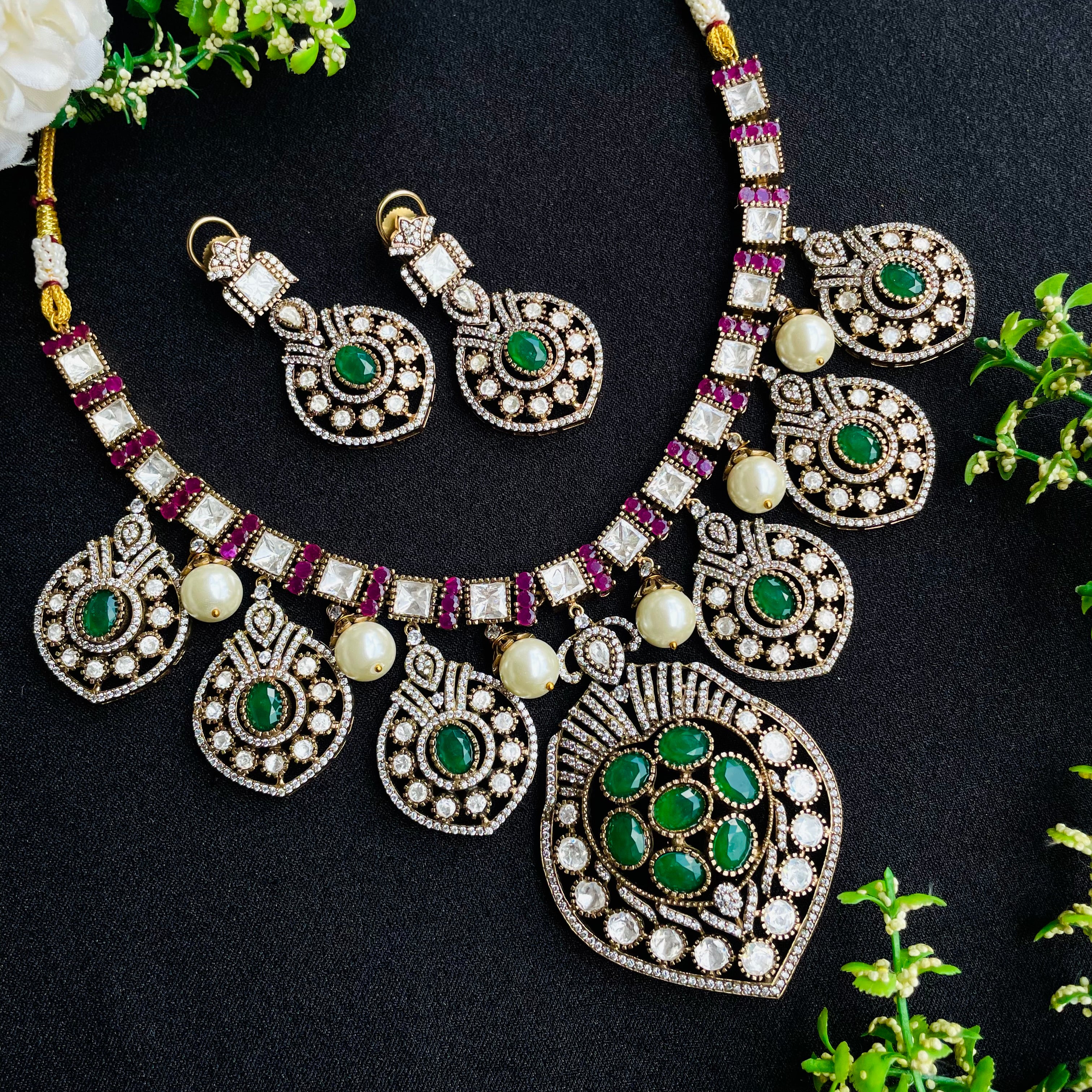 Nayaab Ramya Neckpiece