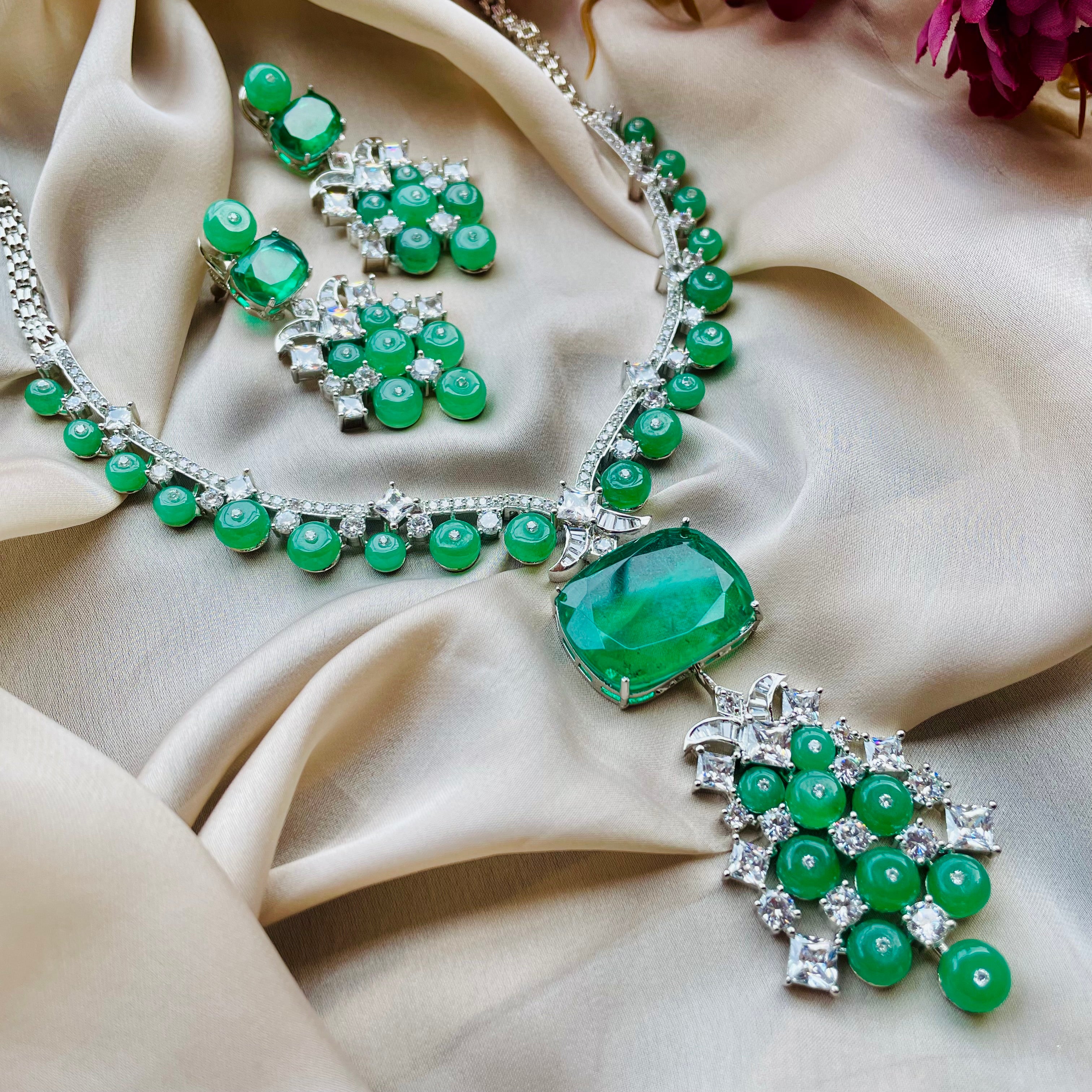 Ad Bella neckpiece