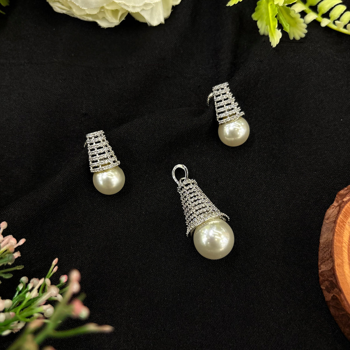 Elora Pearl Pendant Set