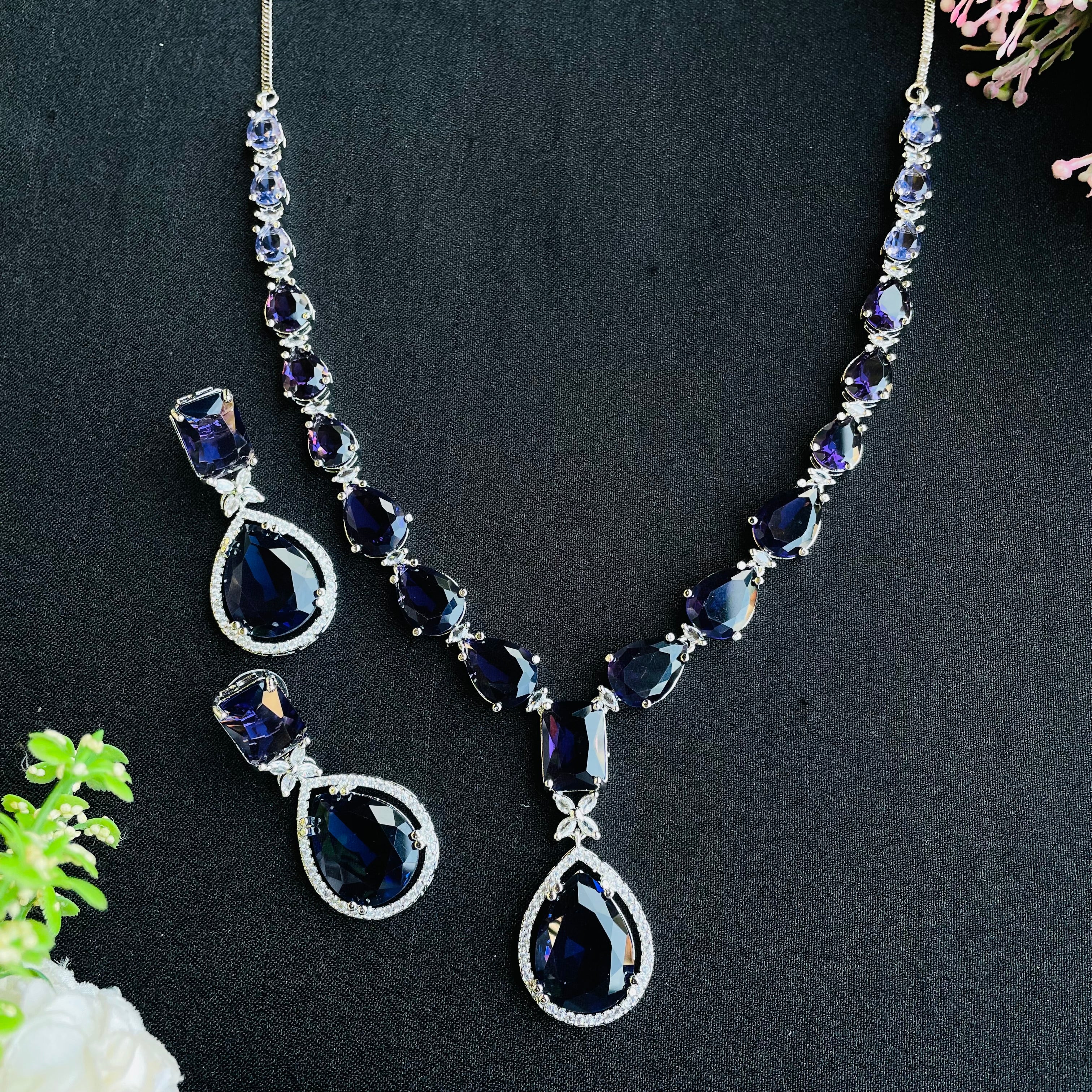 kiara emerald  ad Neckpiece