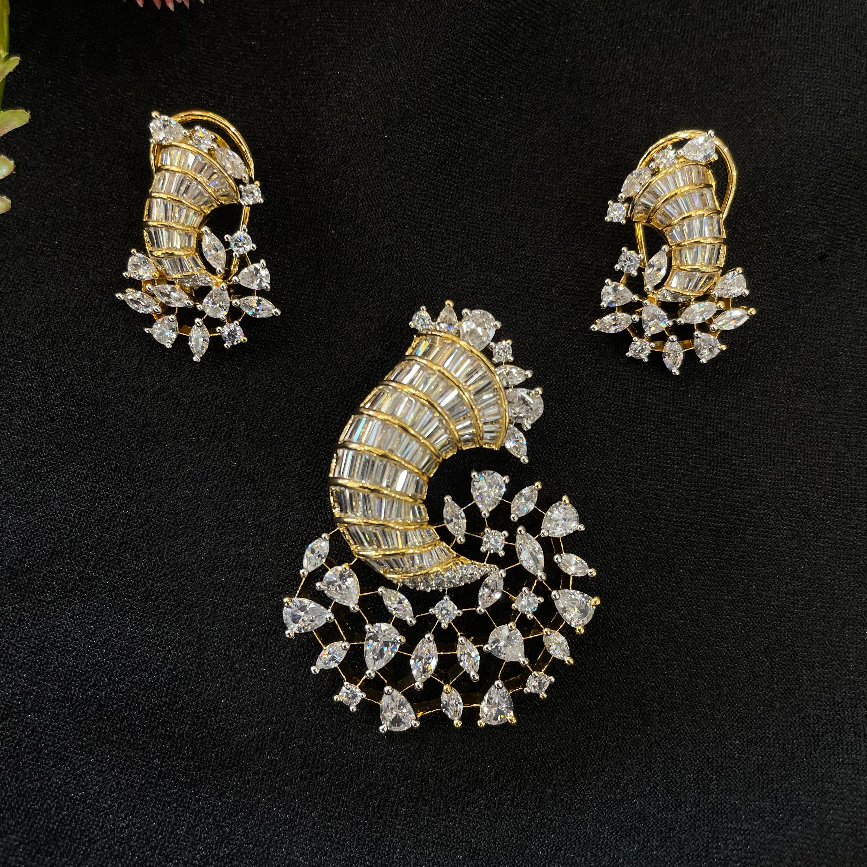 AD Shanaya Pendant Set