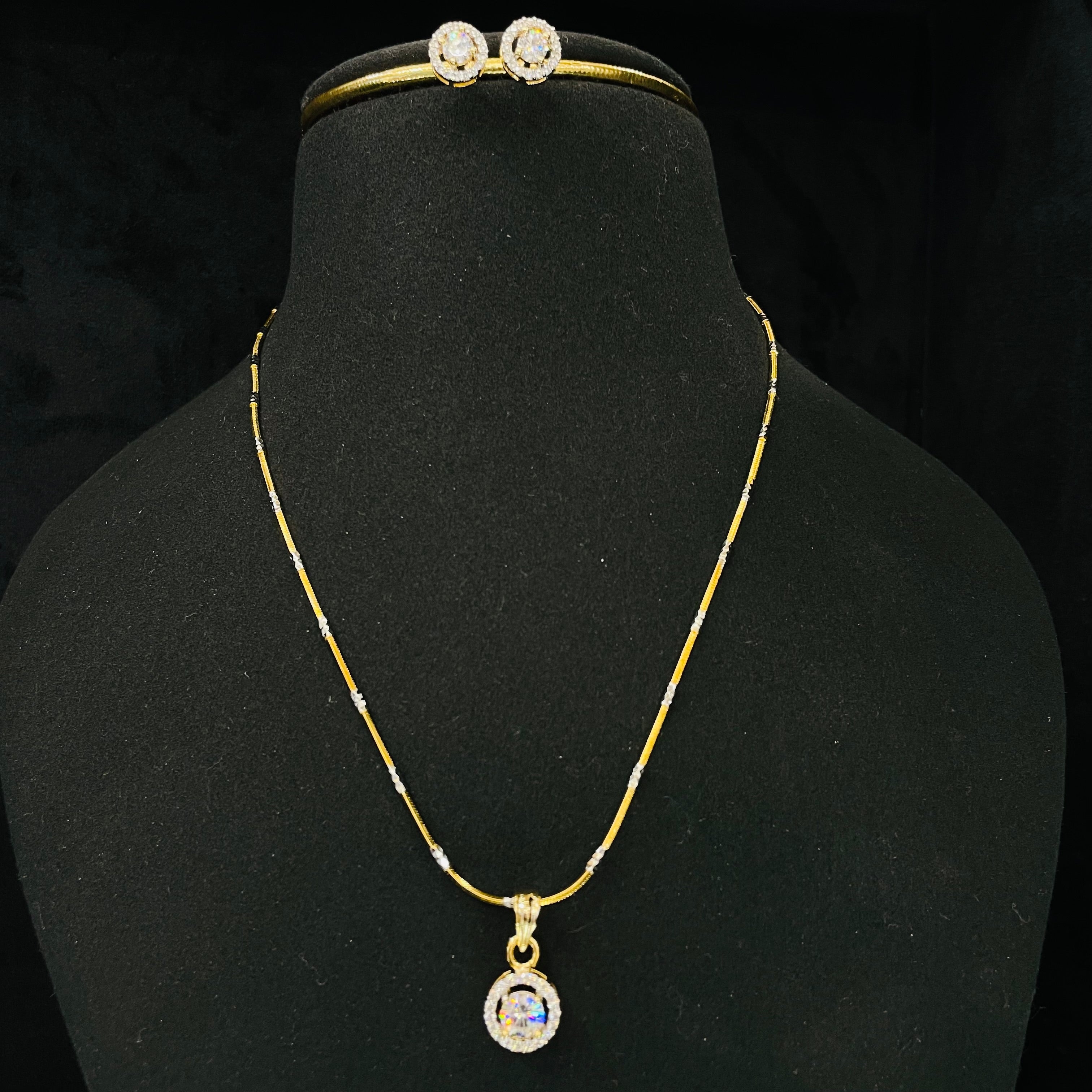Ad Paridhi pendant set