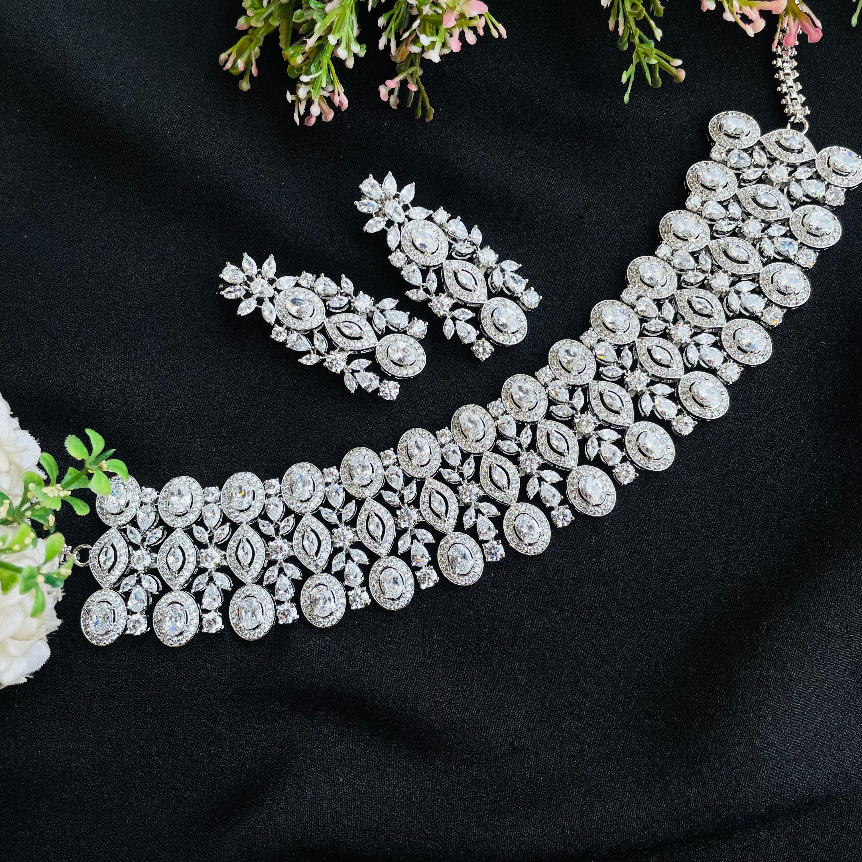 Ad Annie choker