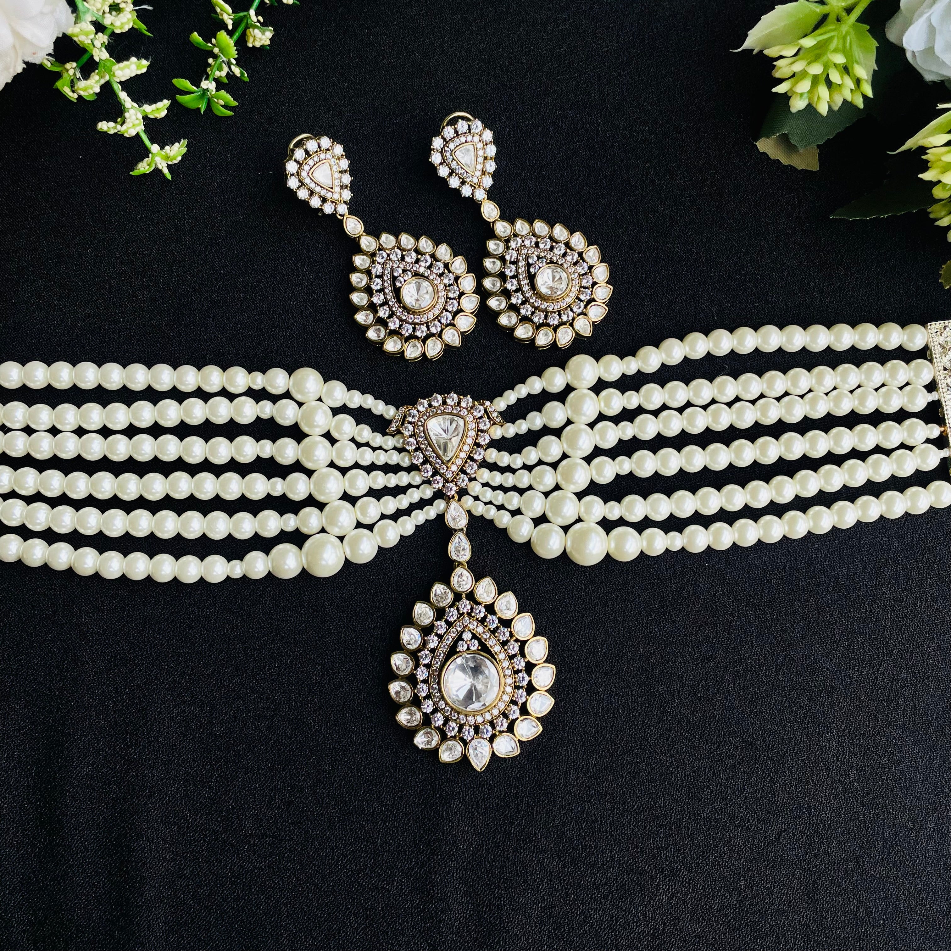 Nayaab Avni Pearl Choker