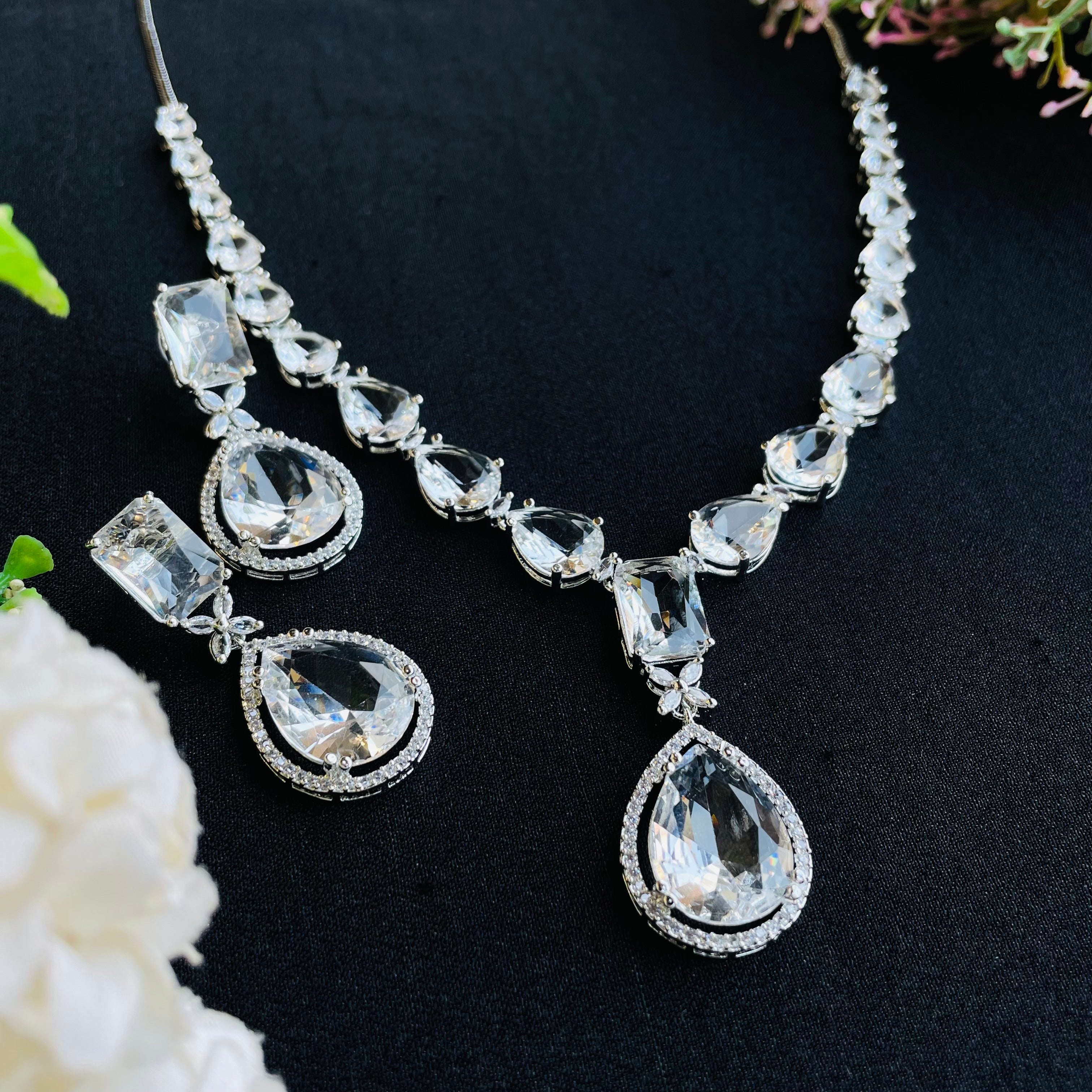 kiara emerald ad Neckpiece