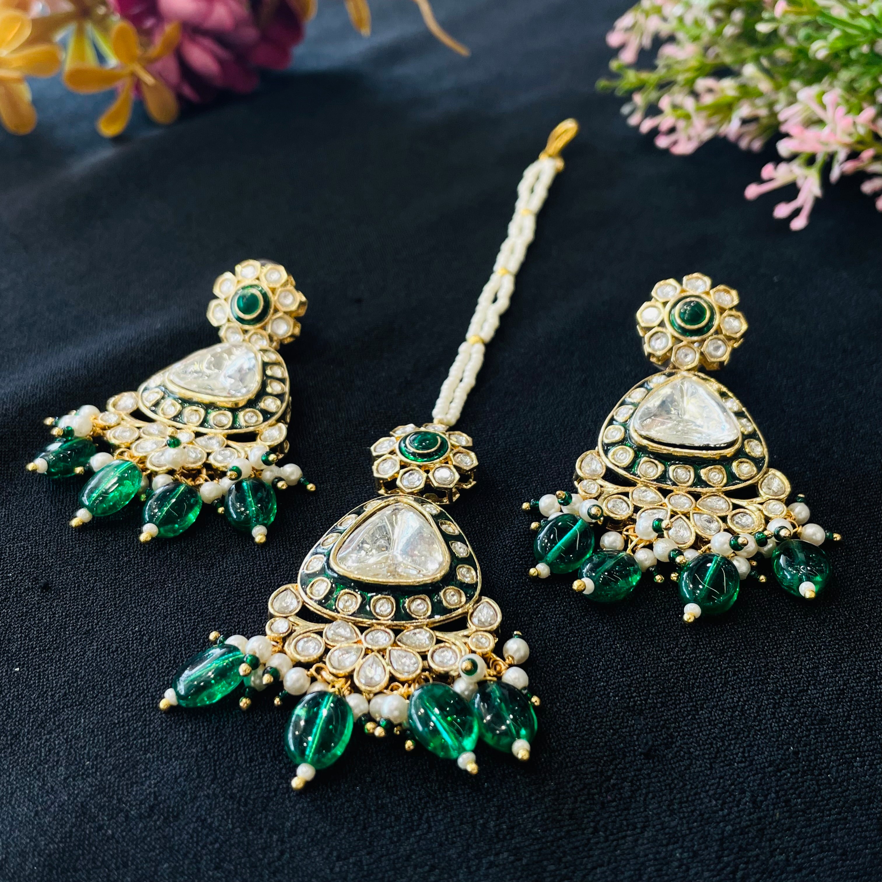 Nayaab Priya Tikka With Earrings