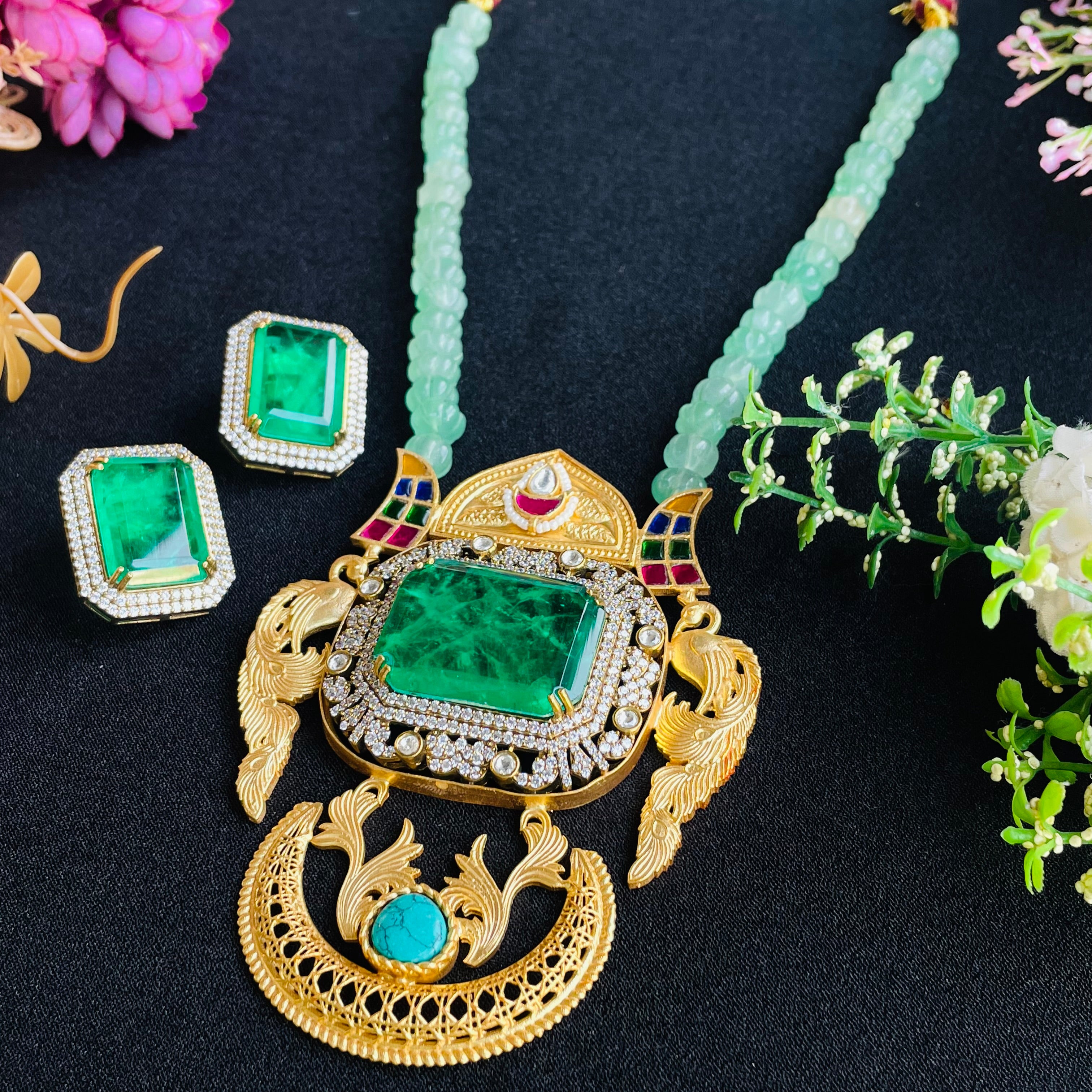 Nayaab arushi neckpiece