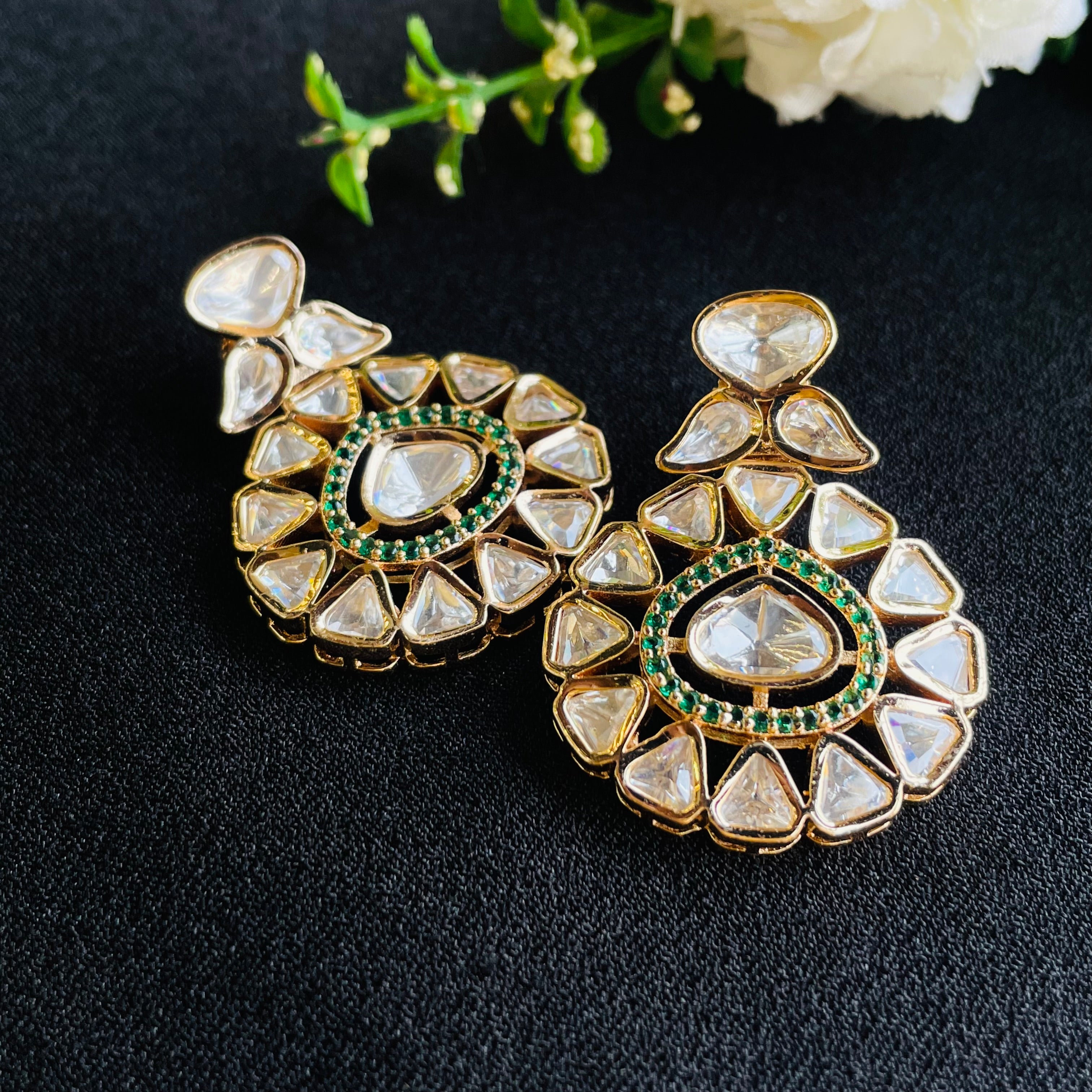 Nayaab Chhavvi Polki neckpiece