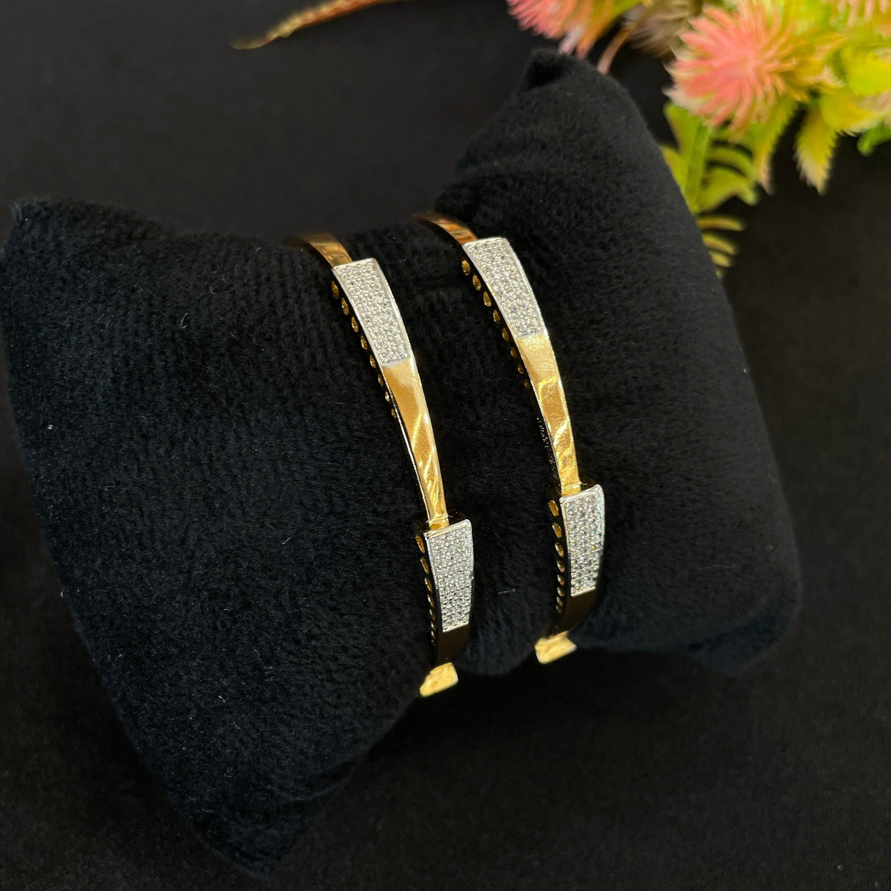 AD Nyra Bangles