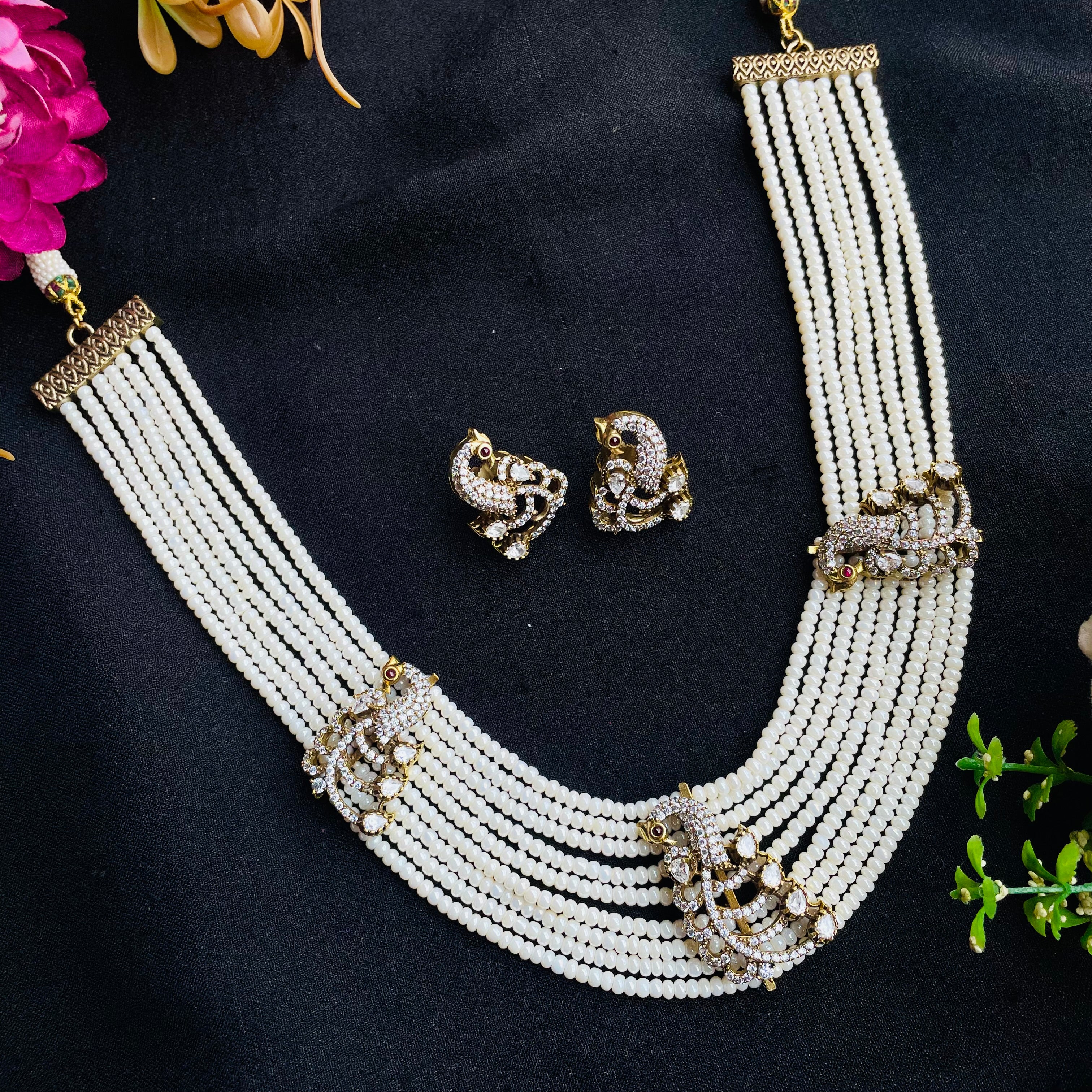 Nayaab kainaat neckpiece