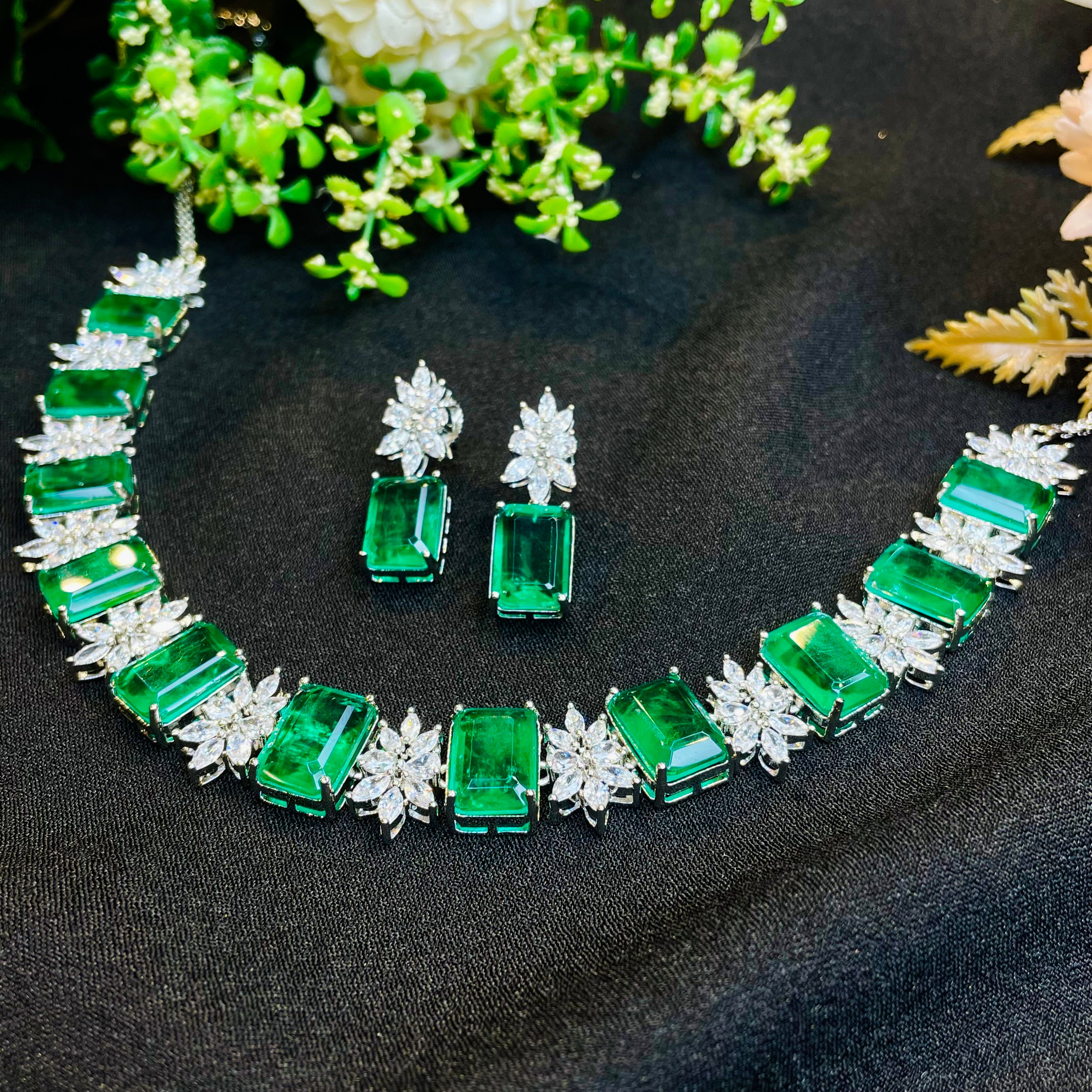 Ad Annie Emerald Neckpiece