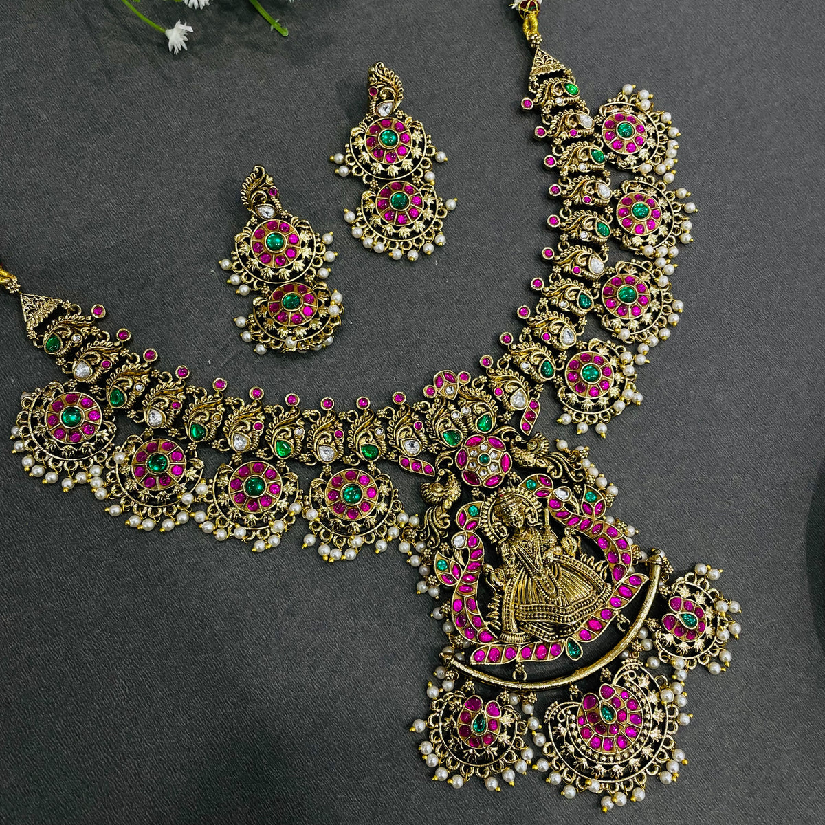 Neckpiece