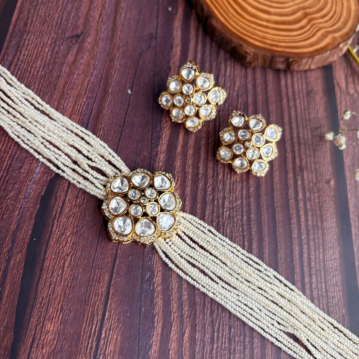 Nayaab Sara choker