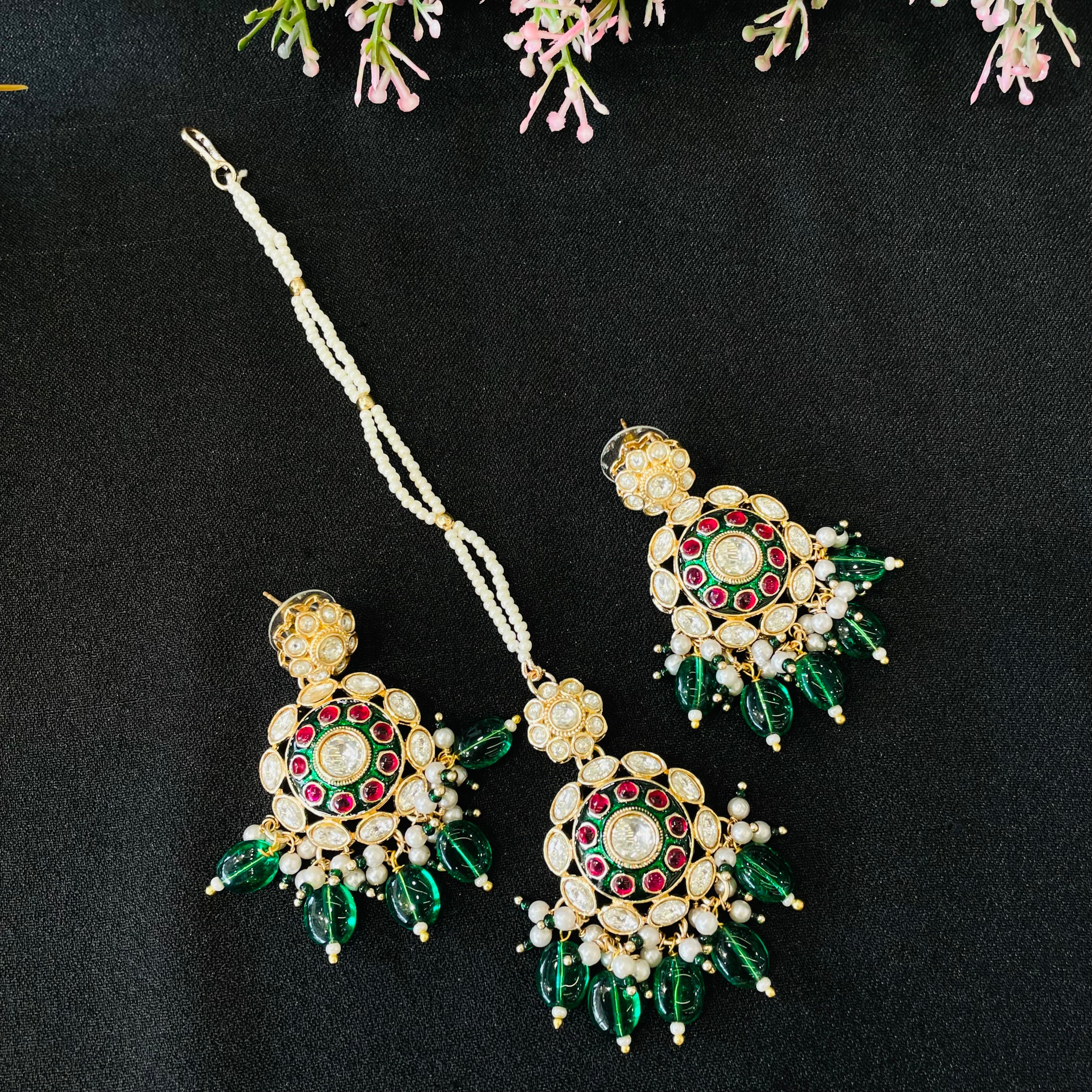 Nayaab Mayera Tikka With Earrings