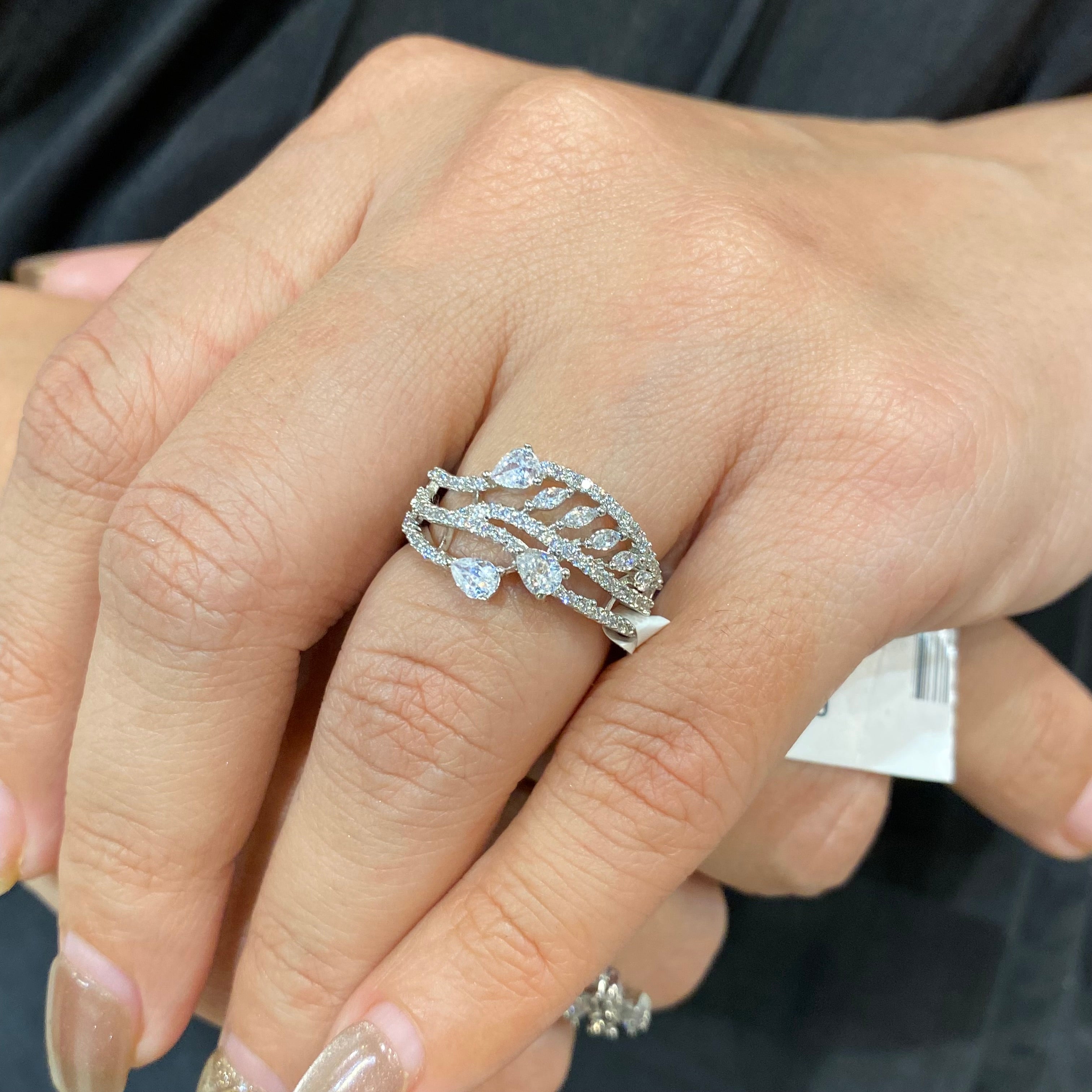 Ad Willa ring adjustable