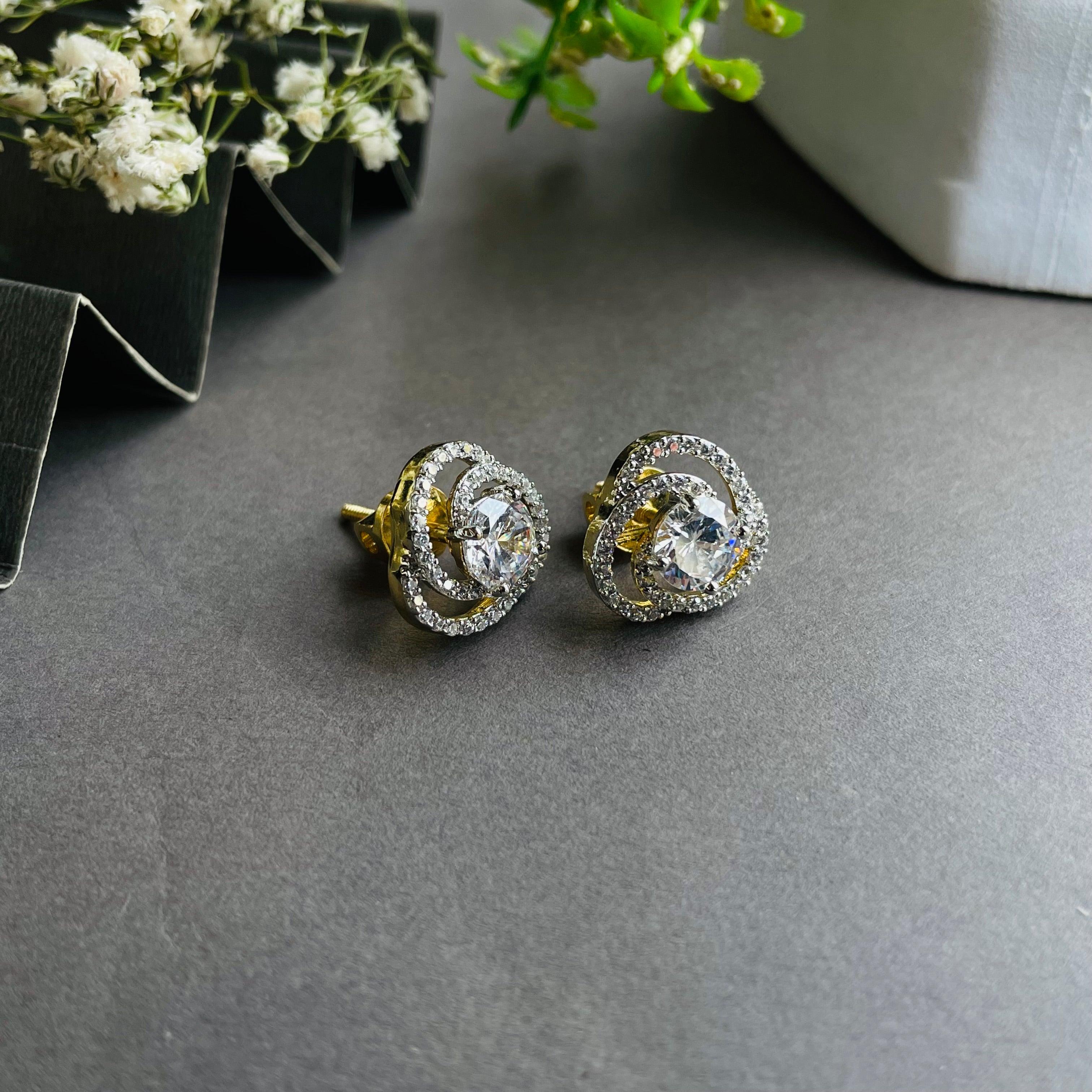 Ad Arrow studs