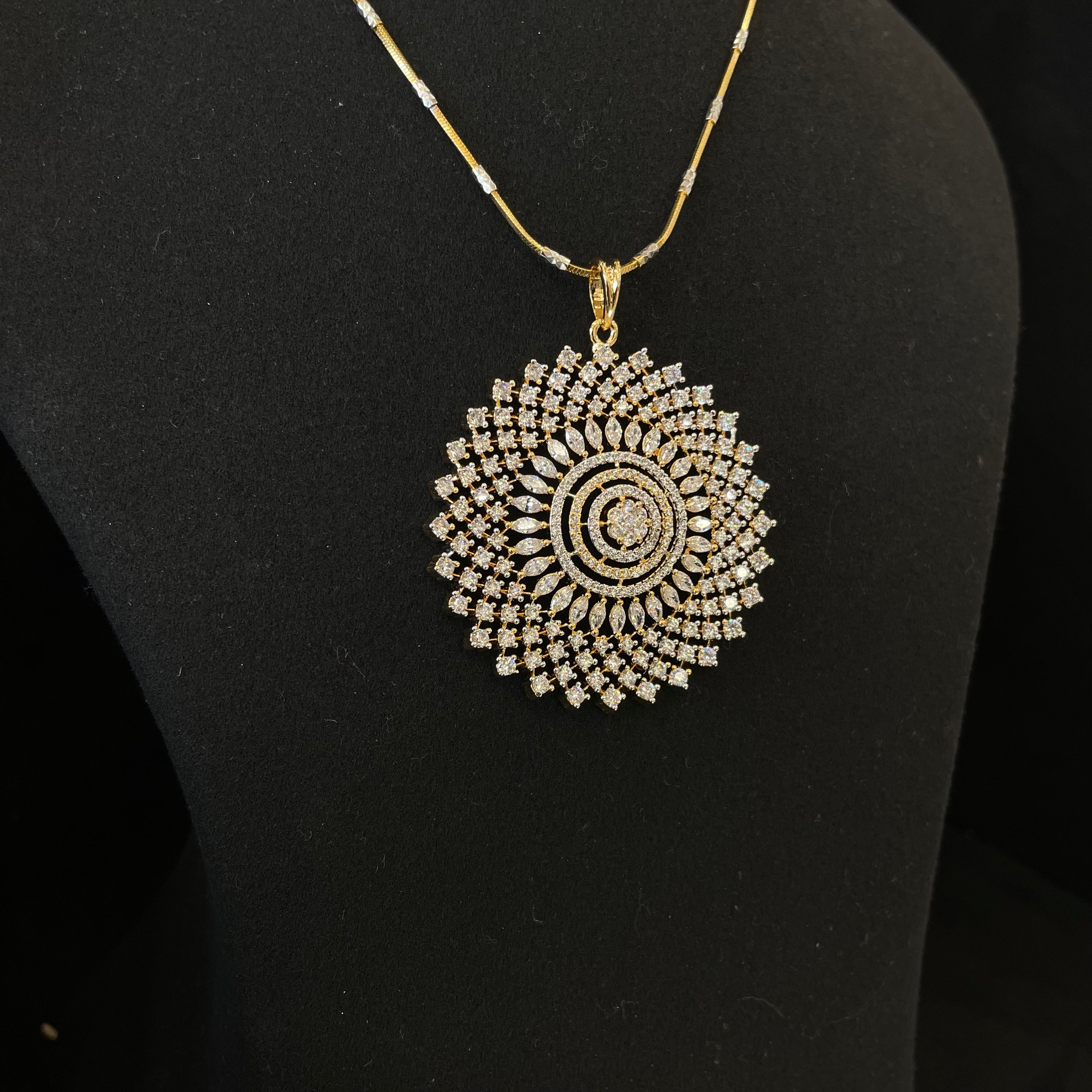 AD Myra Pendant Set