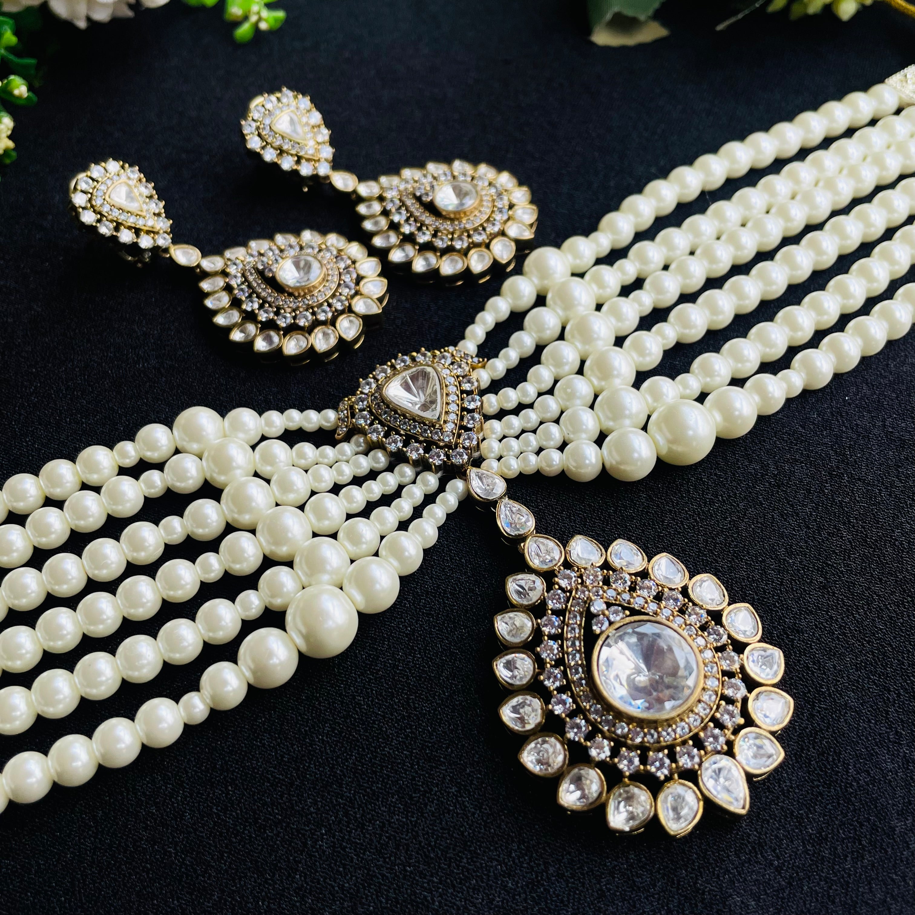 Nayaab Avni Pearl Choker