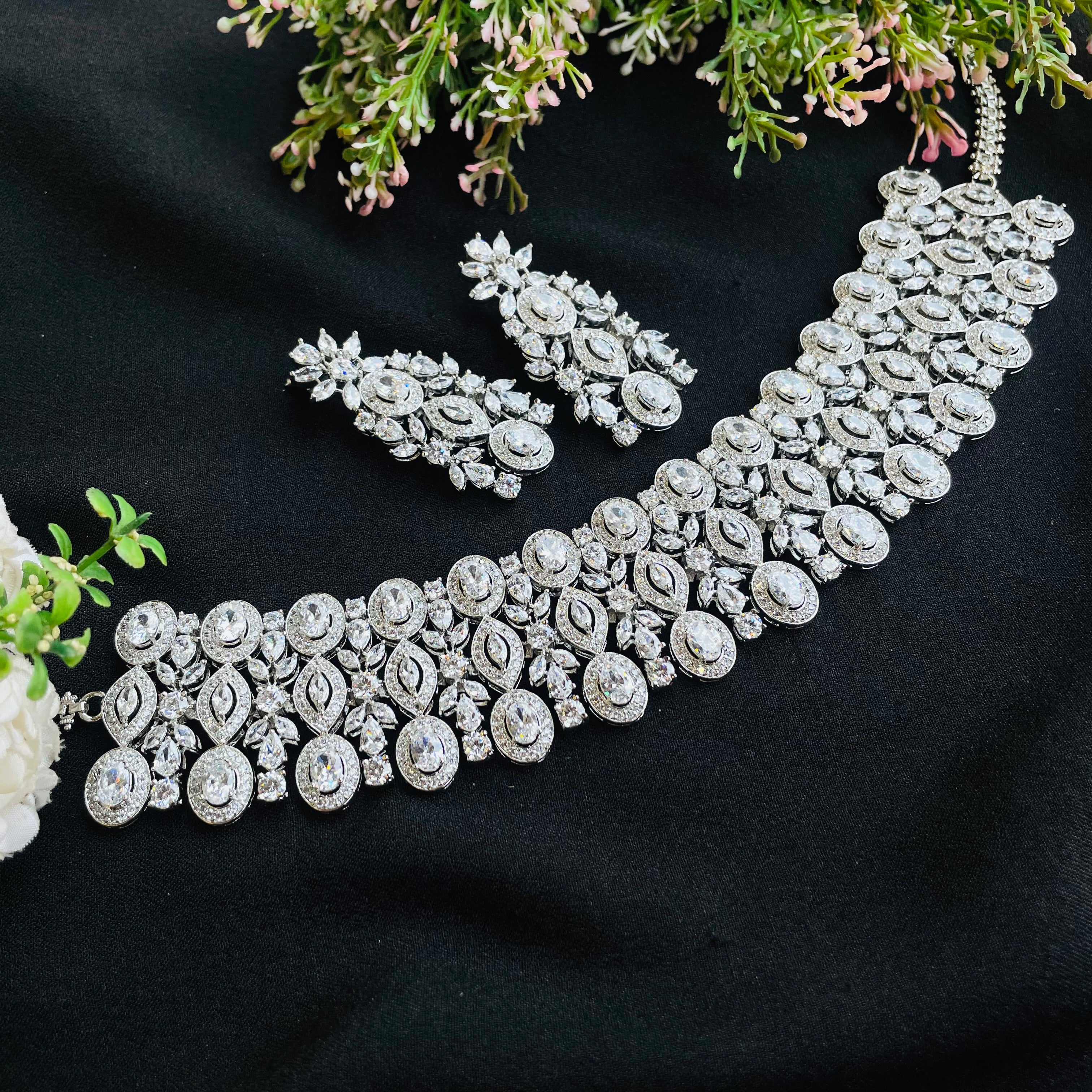 Ad Annie choker