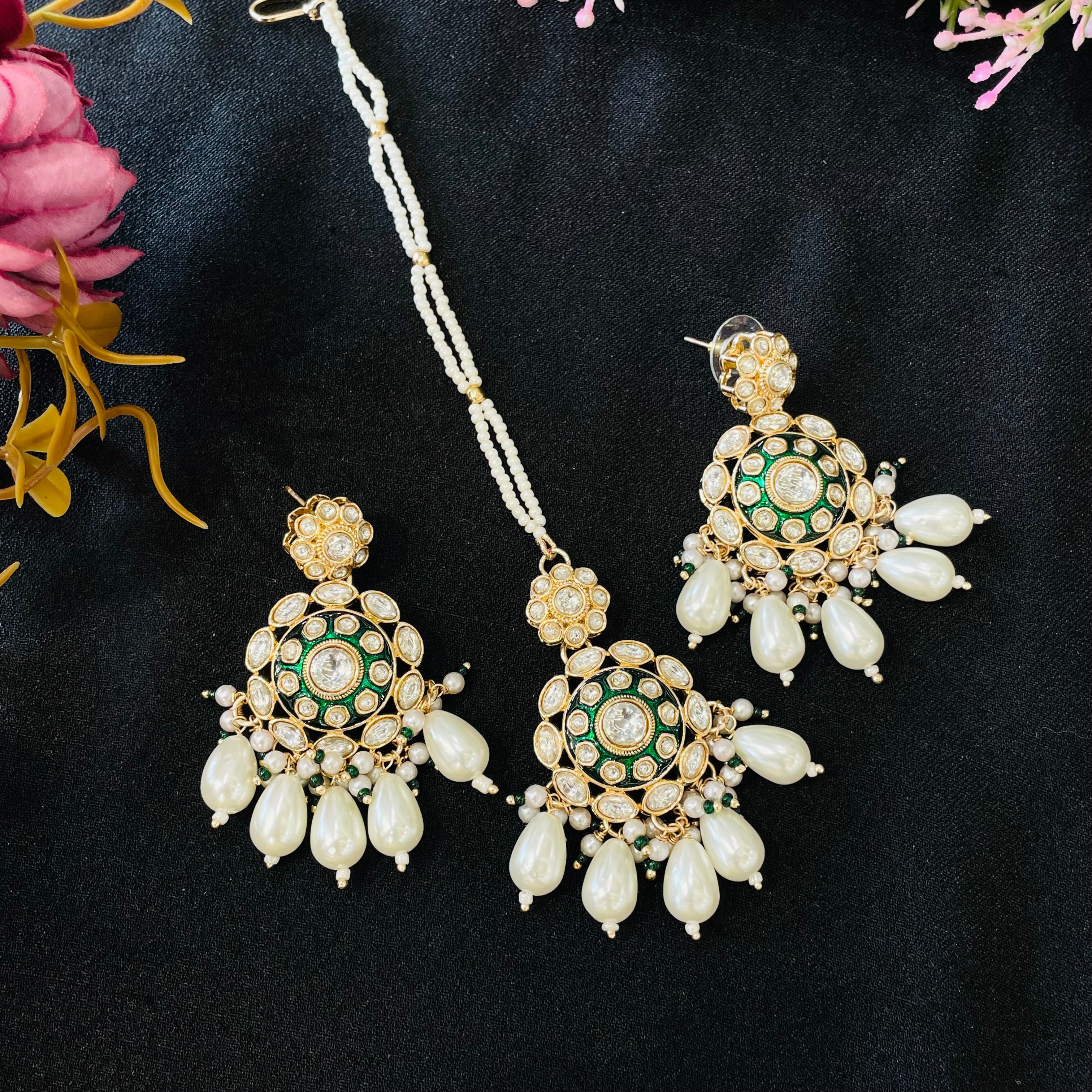Nayaab Mayera Tikka With Earrings