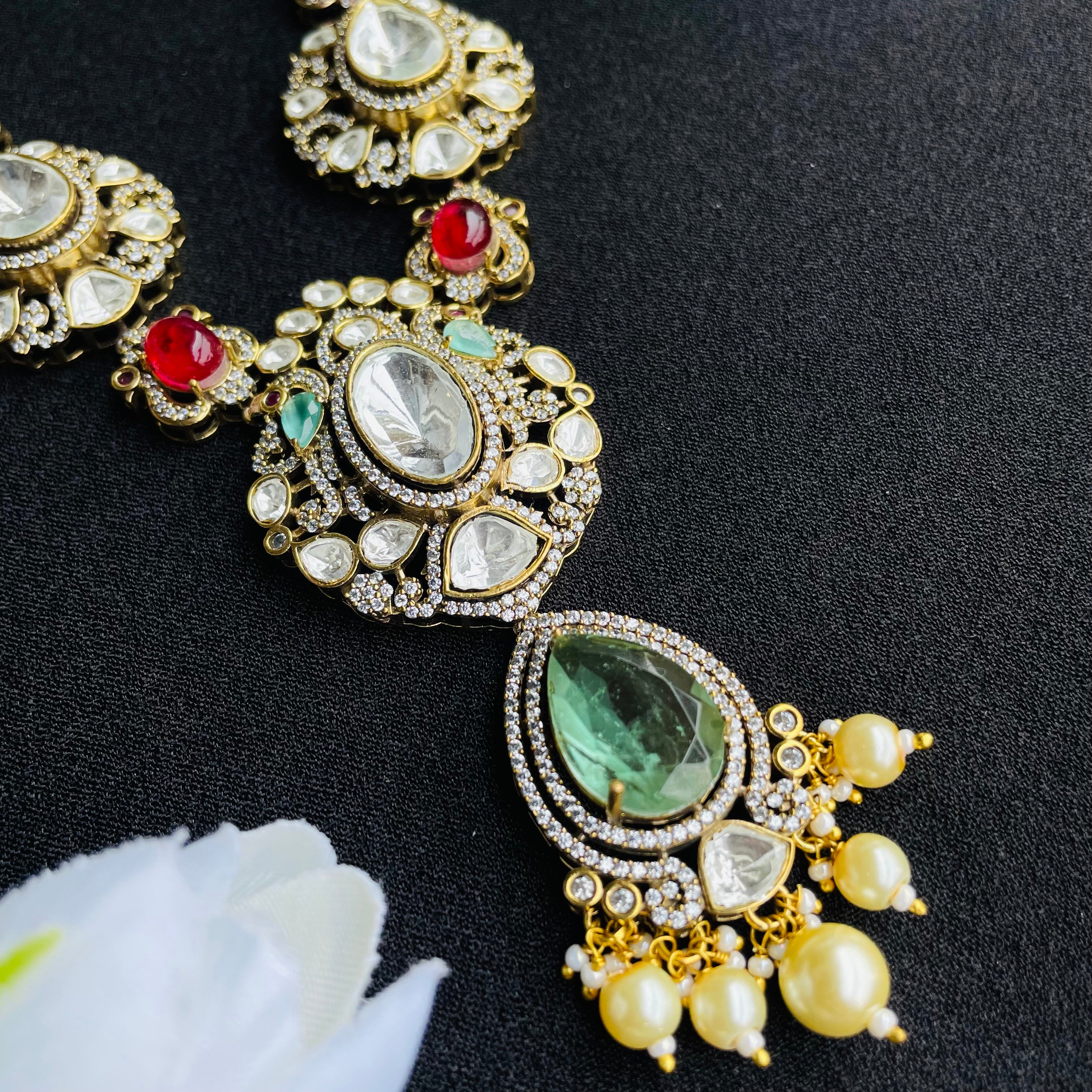 Nayaab Eesha Neckpiece