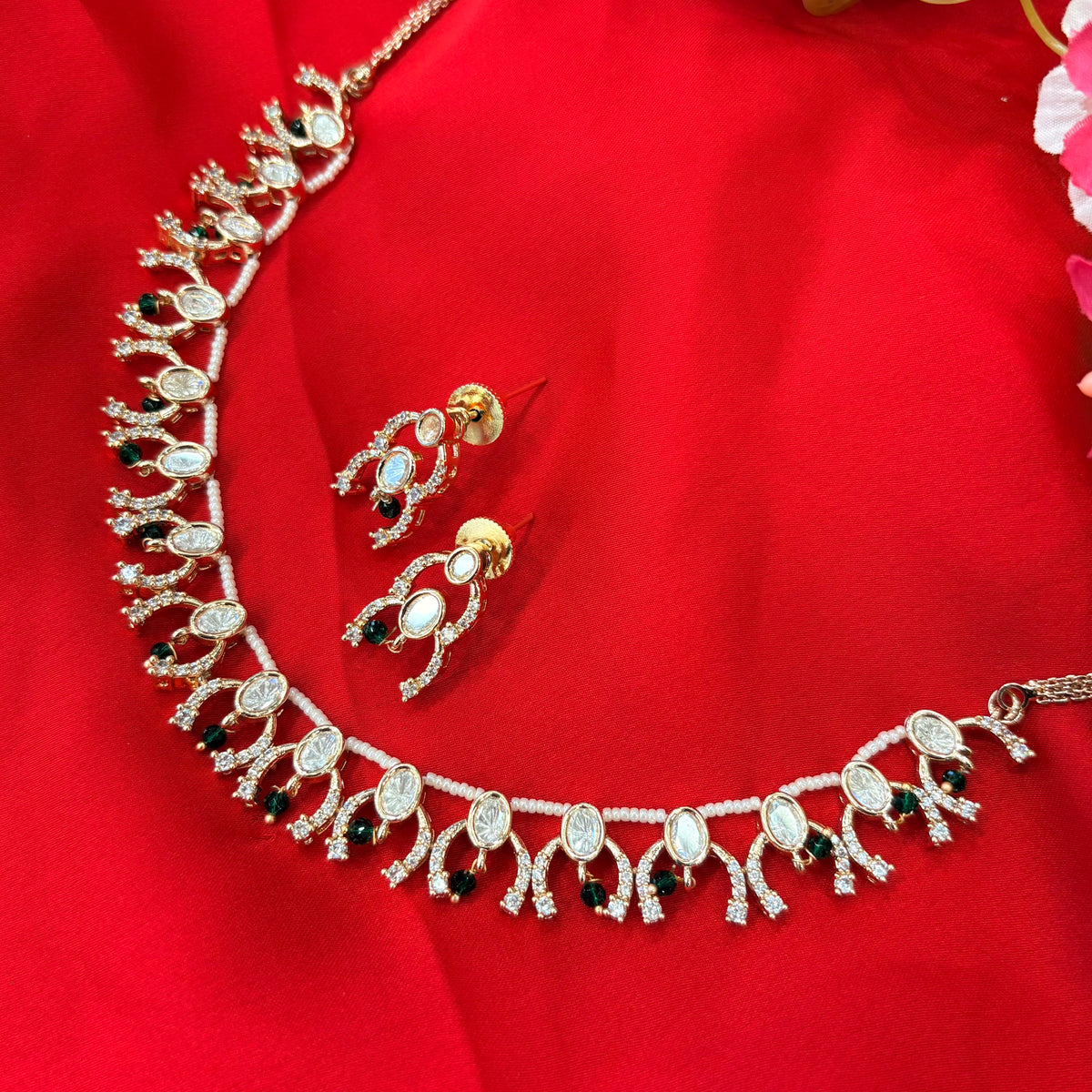 Nira Neckpiece