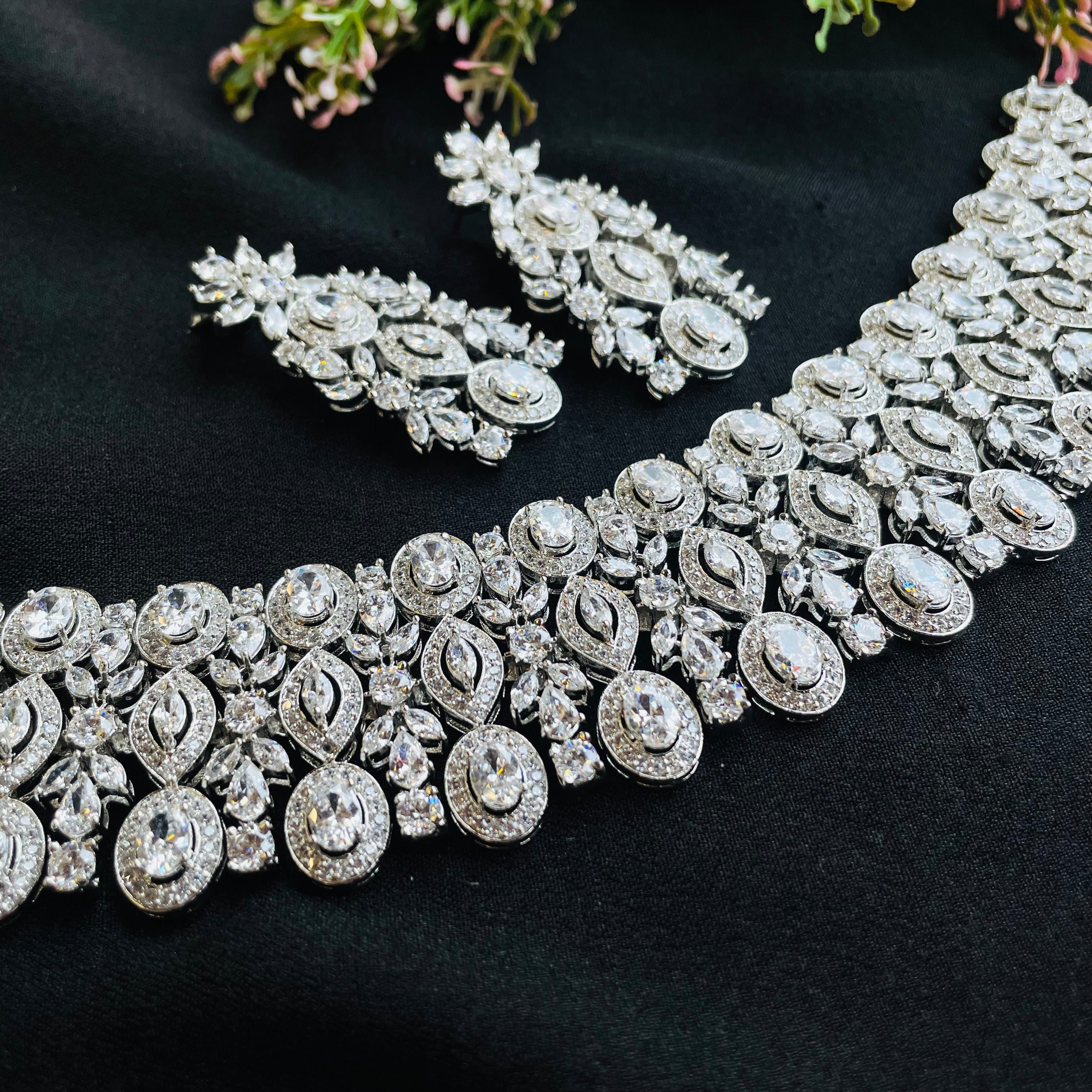 Ad Annie choker
